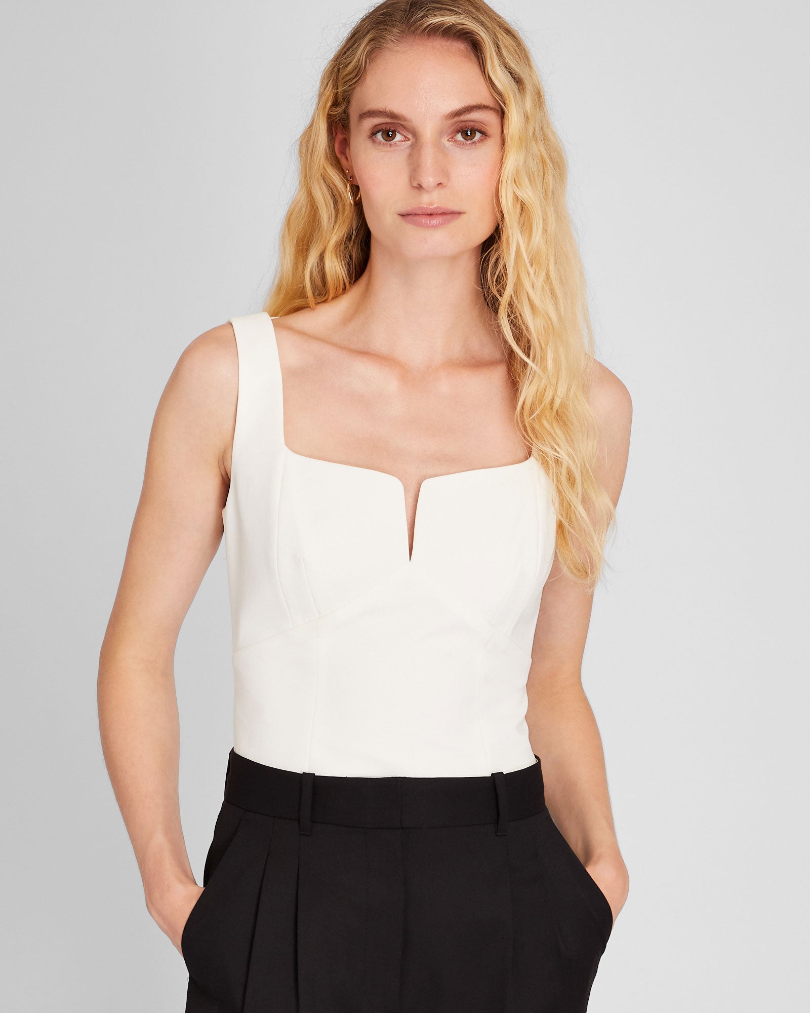 CLUB MONACO - Sleek Fitted Top - White