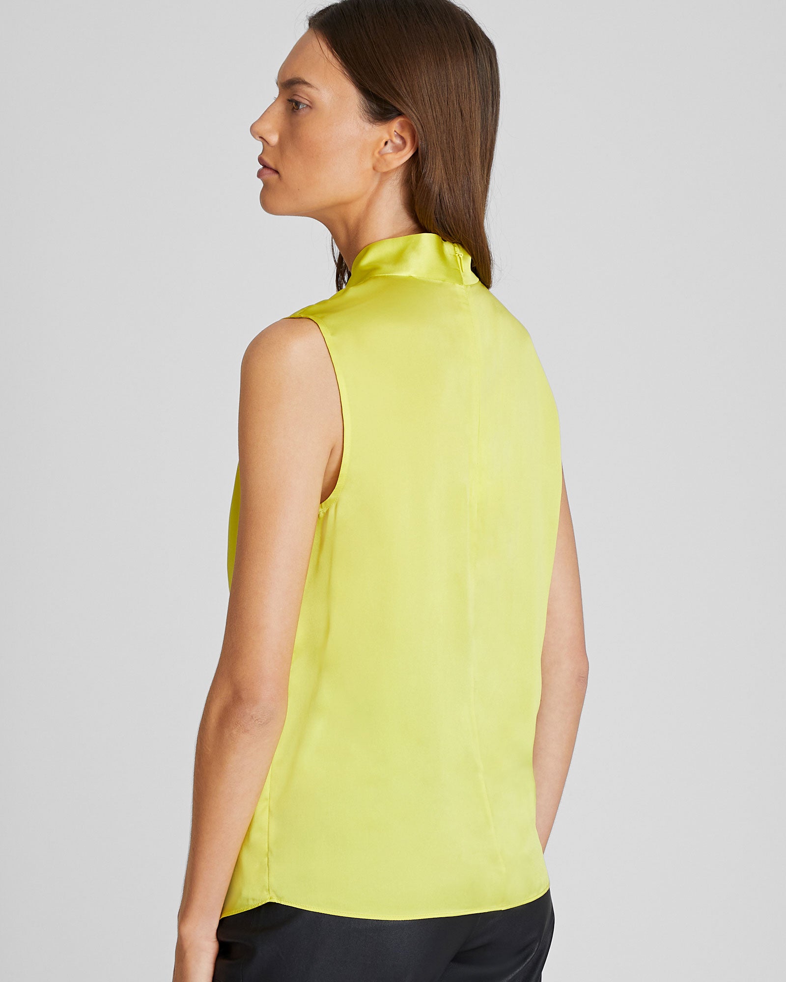 CLUB MONACO - Haut drapé en soie charmeuse - Nouvelle Chartreuse