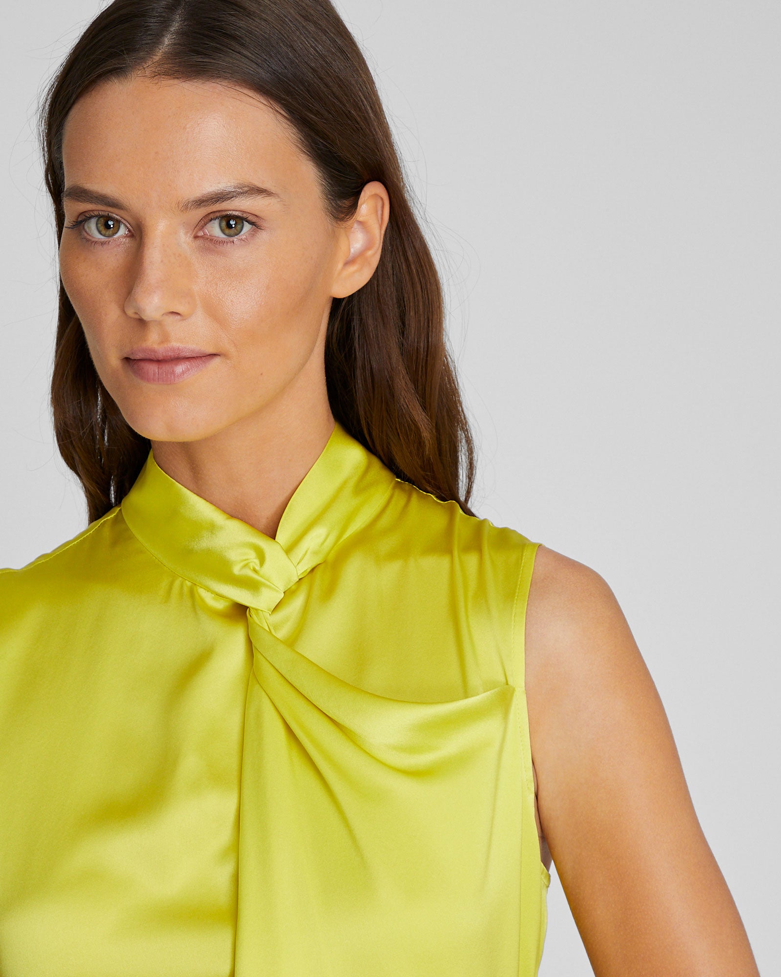 CLUB MONACO - Haut drapé en soie charmeuse - Nouvelle Chartreuse