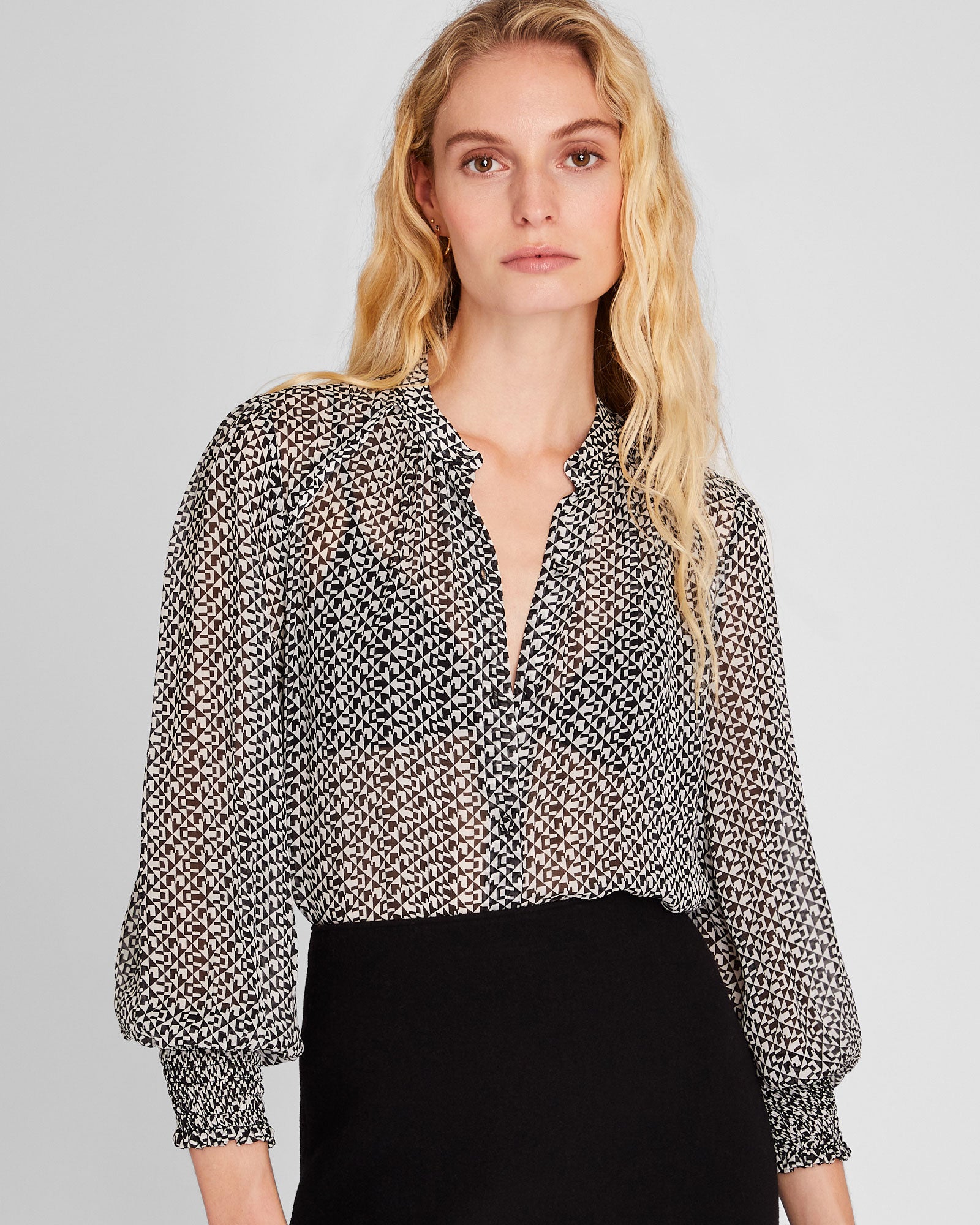 CLUB MONACO - Geo Print Blouse - Graphite Geo Print