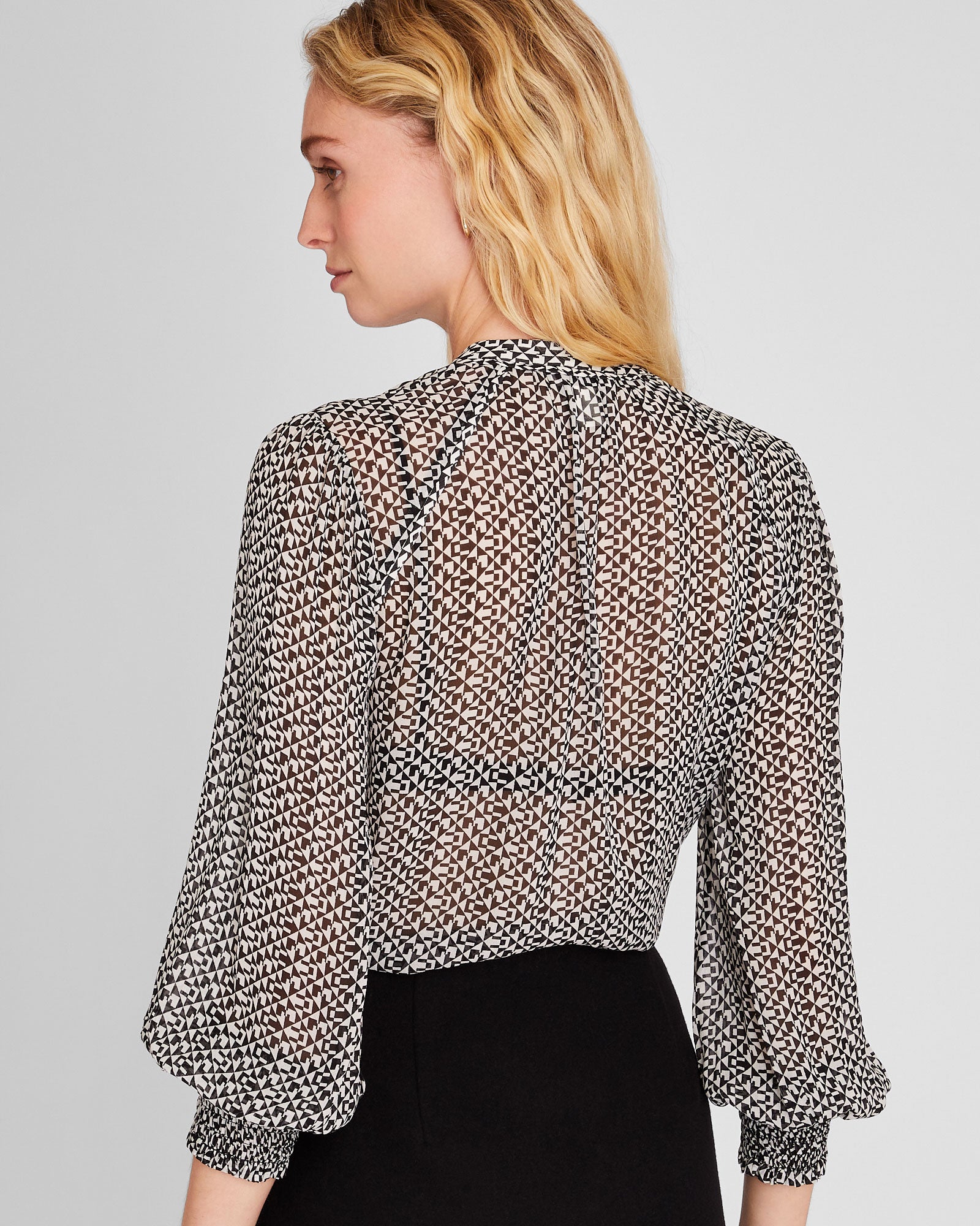 CLUB MONACO - Geo Print Blouse - Graphite Geo Print