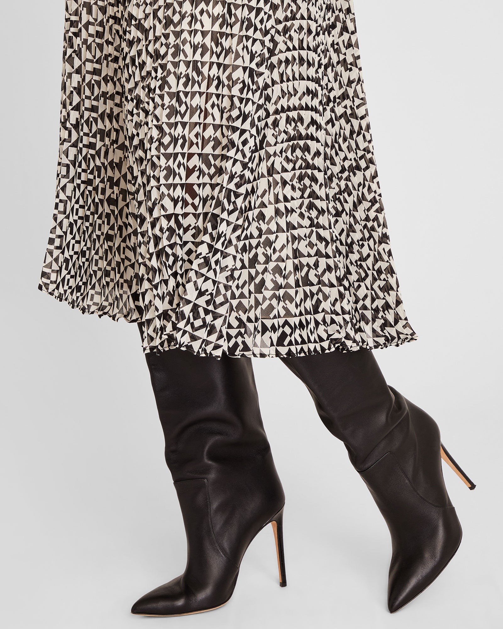 CLUB MONACO - Geo Print Pleated Midi Skirt - Graphite Geo Print