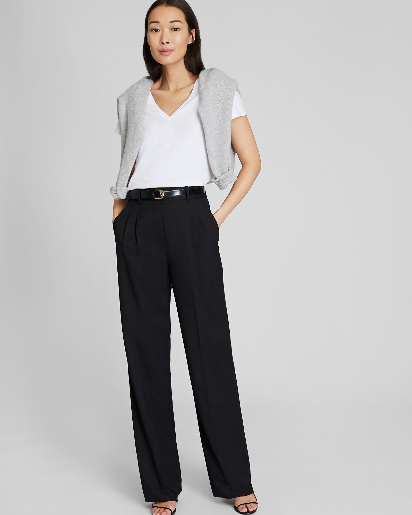CLUB MONACO - The V-Neck Tee - White