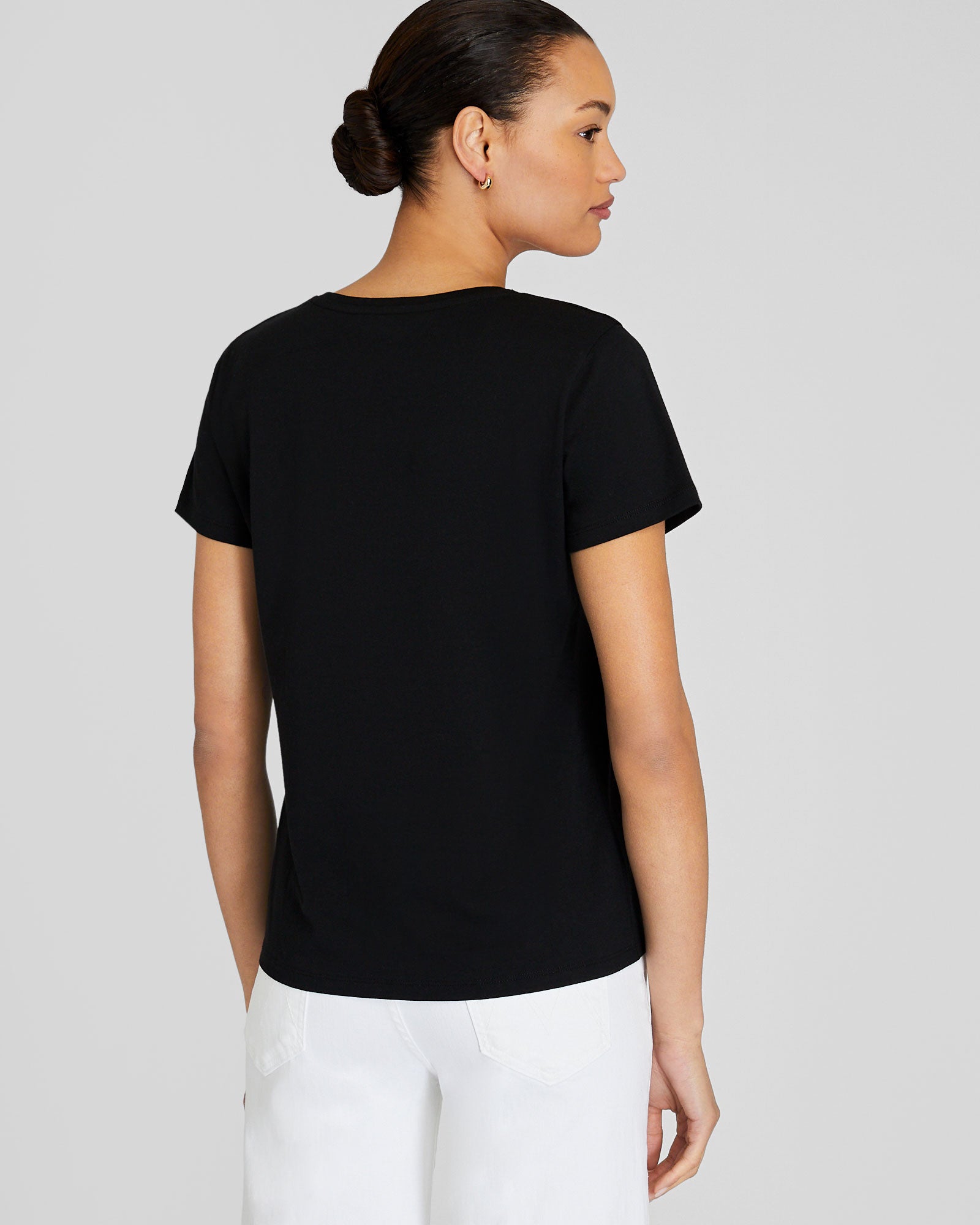 CLUB MONACO - The V-Neck Tee - Black