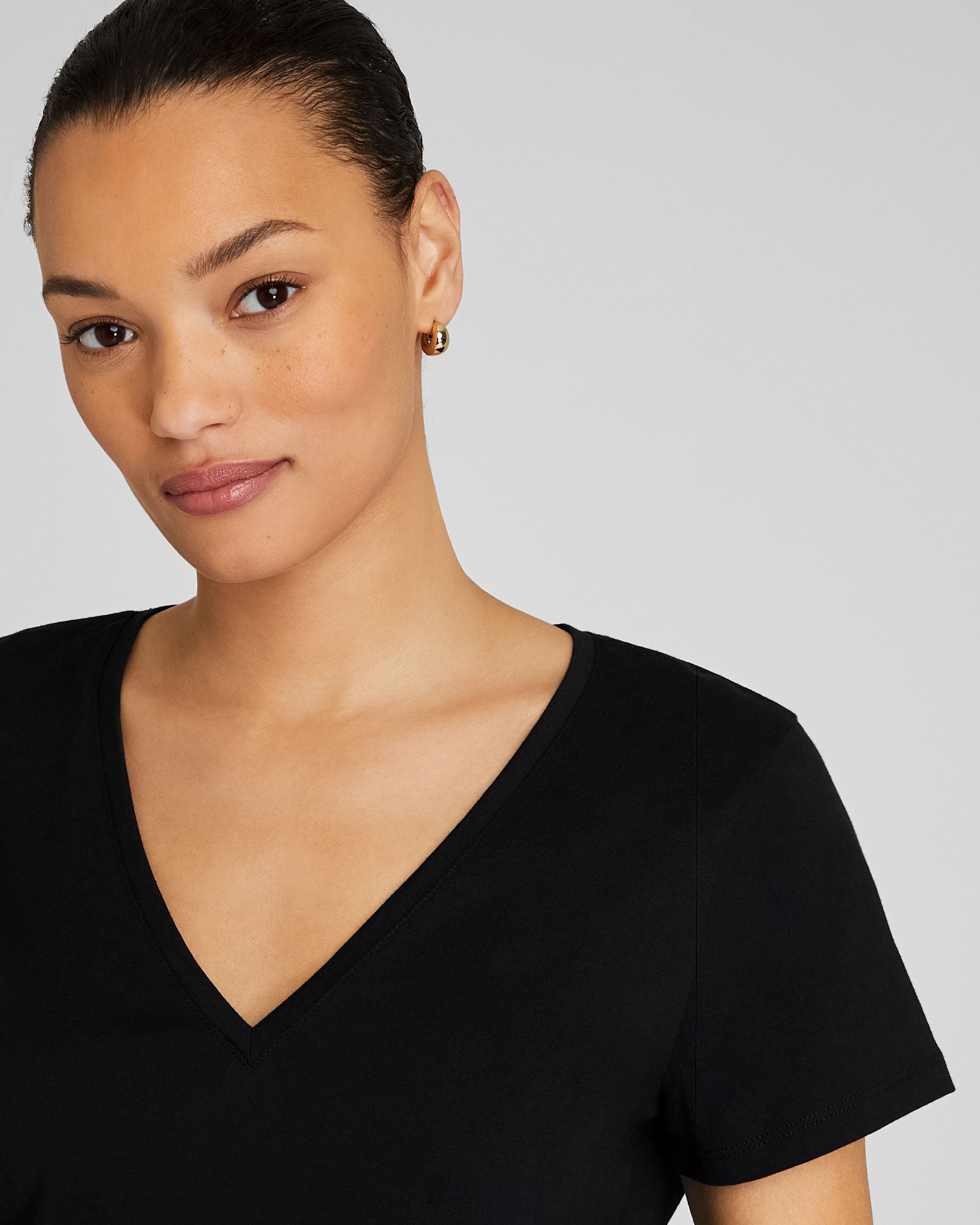CLUB MONACO - The V-Neck Tee - Black
