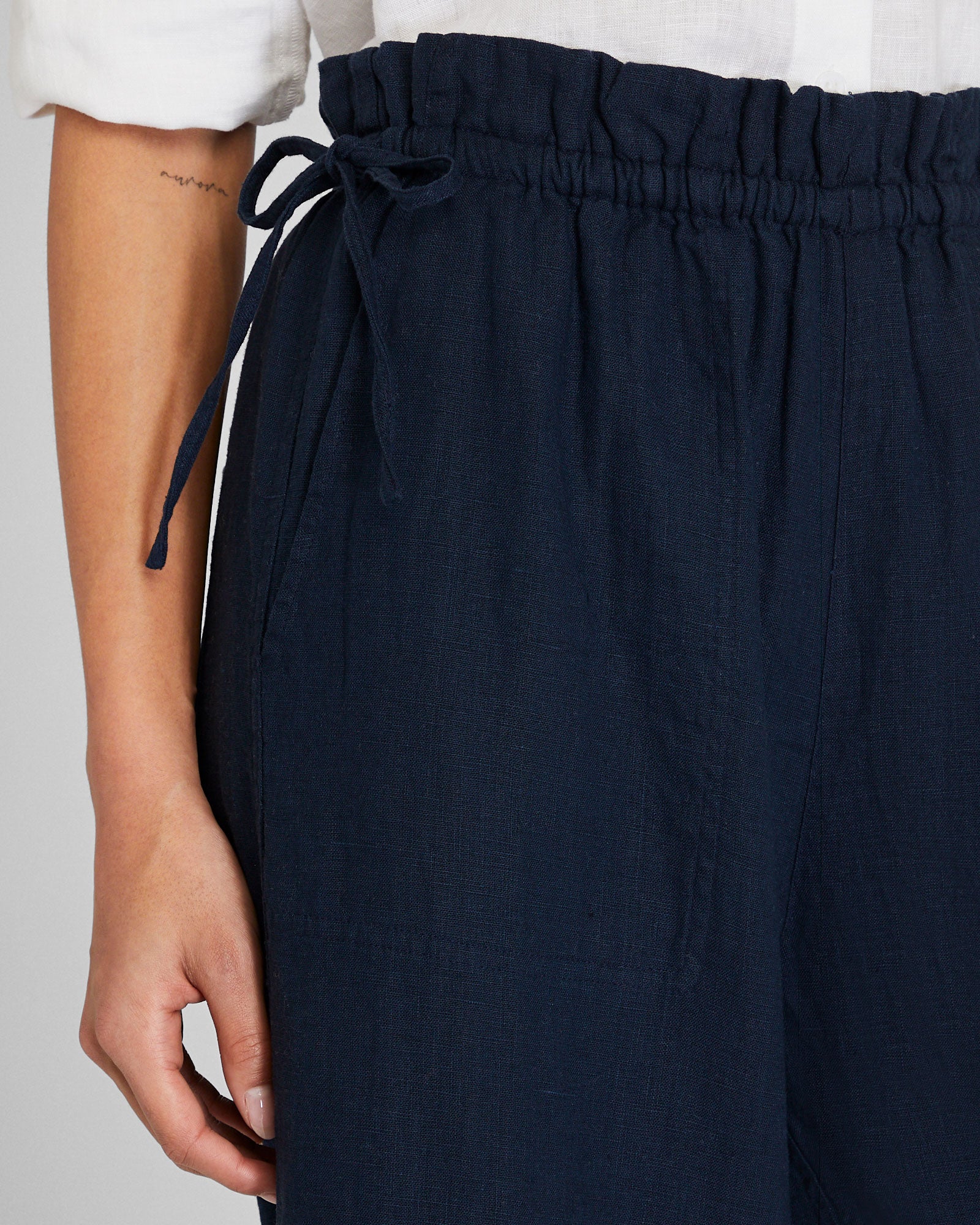 CLUB MONACO - Cropped Linen Side Tie Pant - Navy