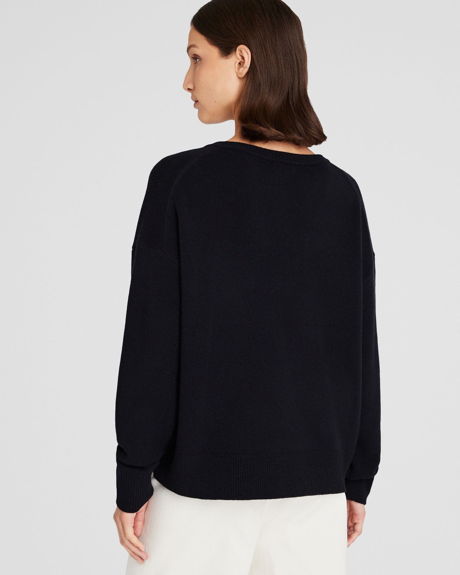 CLUB MONACO - Cashmere V-Neck Sweater - Black