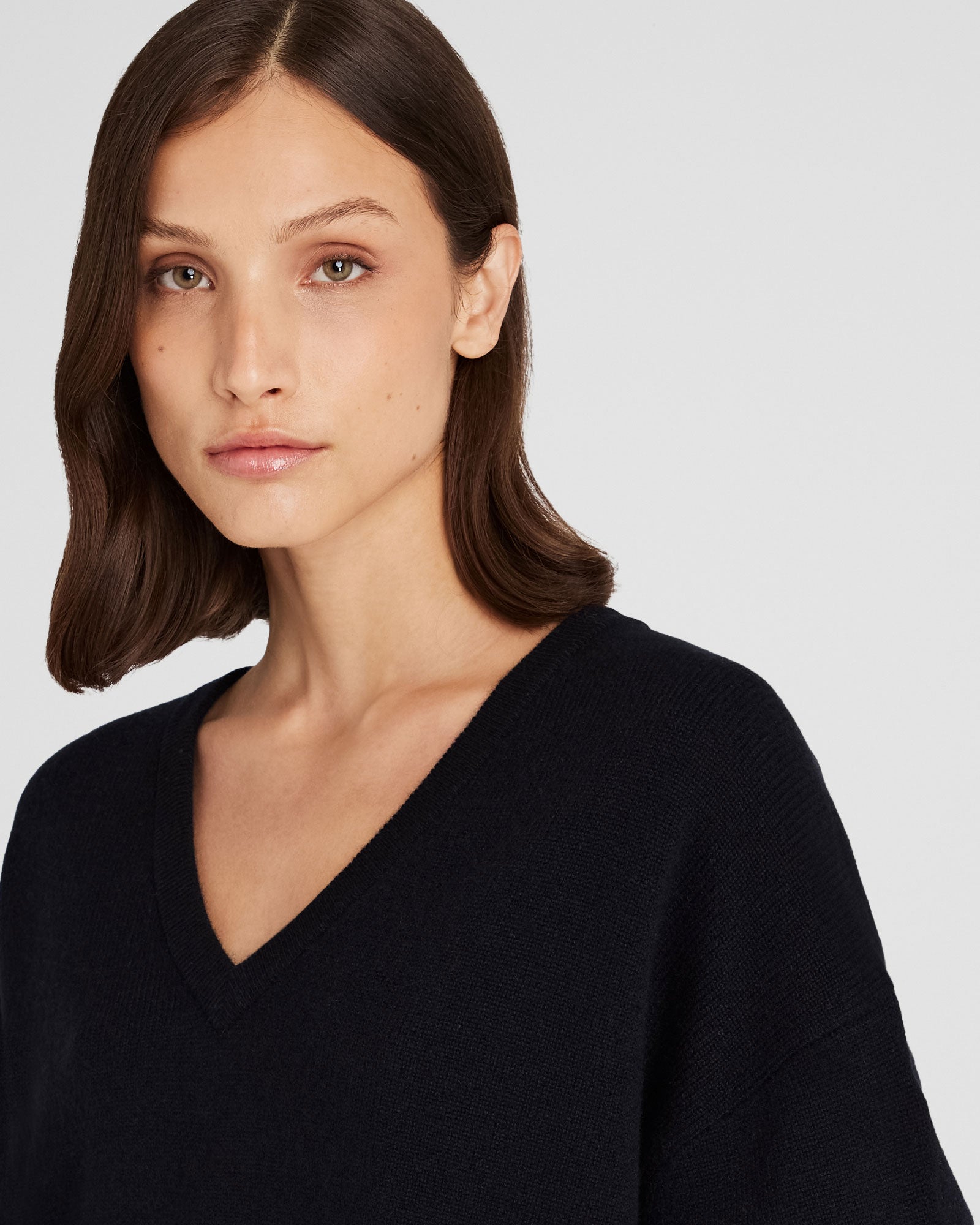CLUB MONACO - Cashmere V-Neck Sweater - Black
