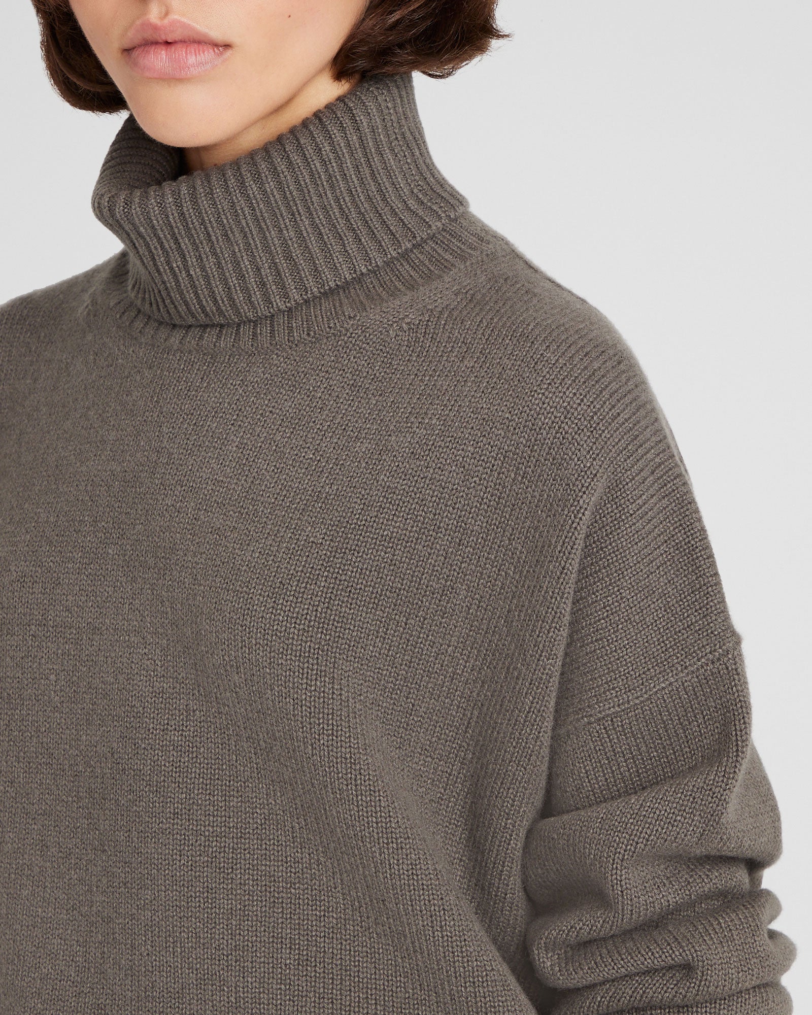 CLUB MONACO - Pull à col roulé en cachemire - Brun