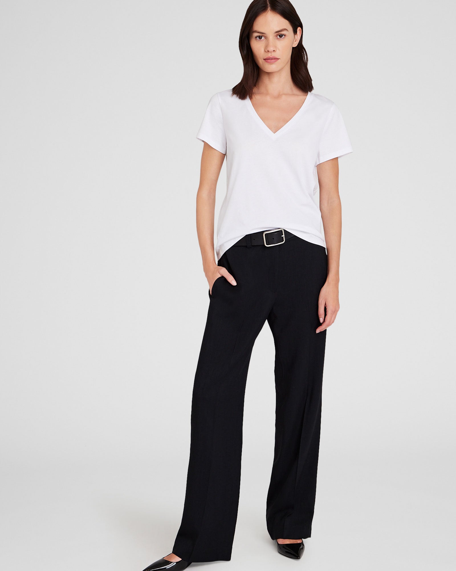 CLUB MONACO - The V-Neck T-Shirt - White