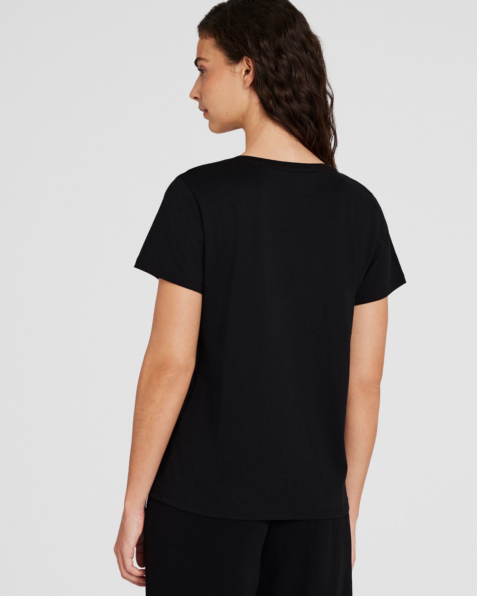 CLUB MONACO - Le T-shirt à col en V - Noir