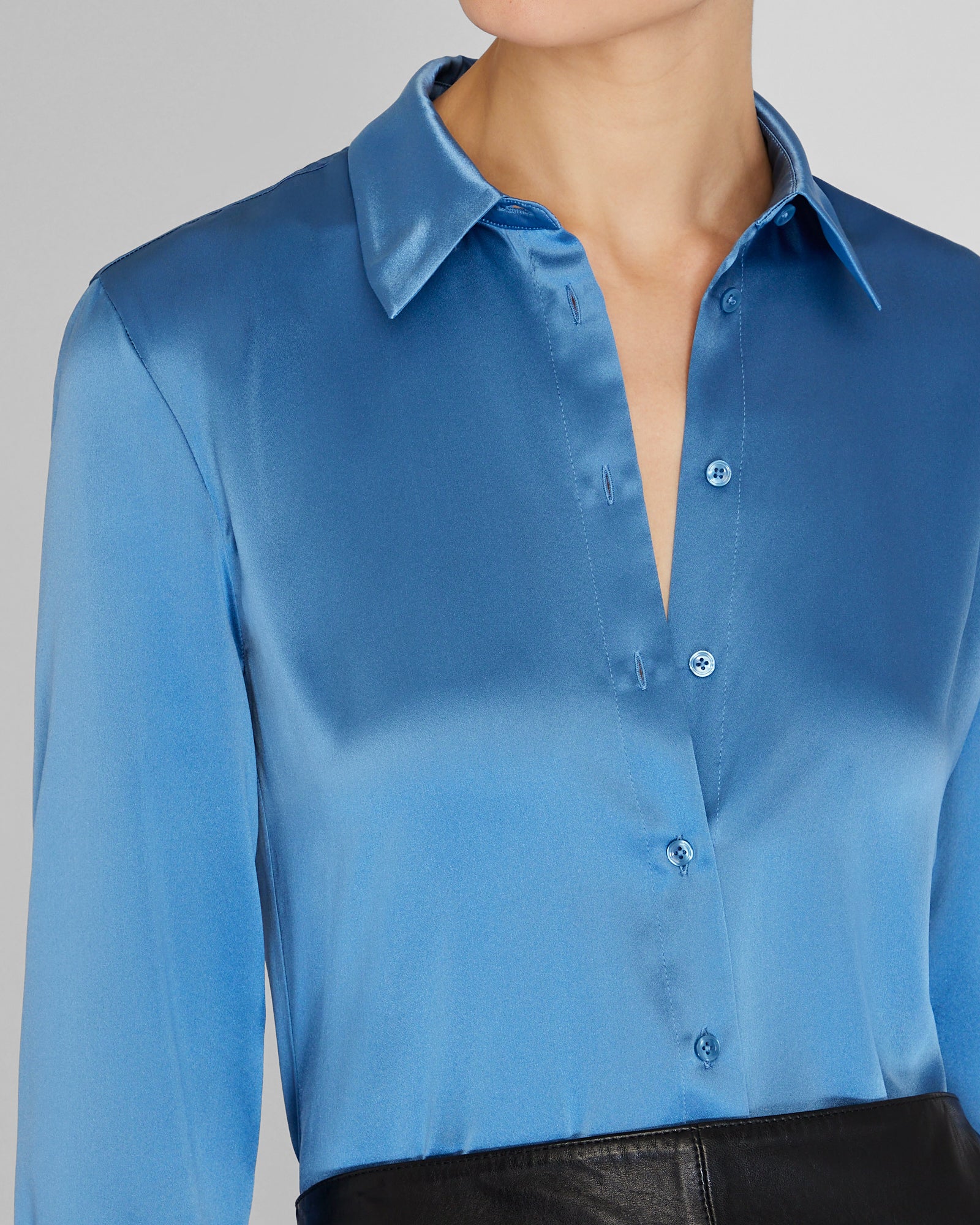 CLUB MONACO - Chemise en charmeuse de soie coupe étroite - Bleu