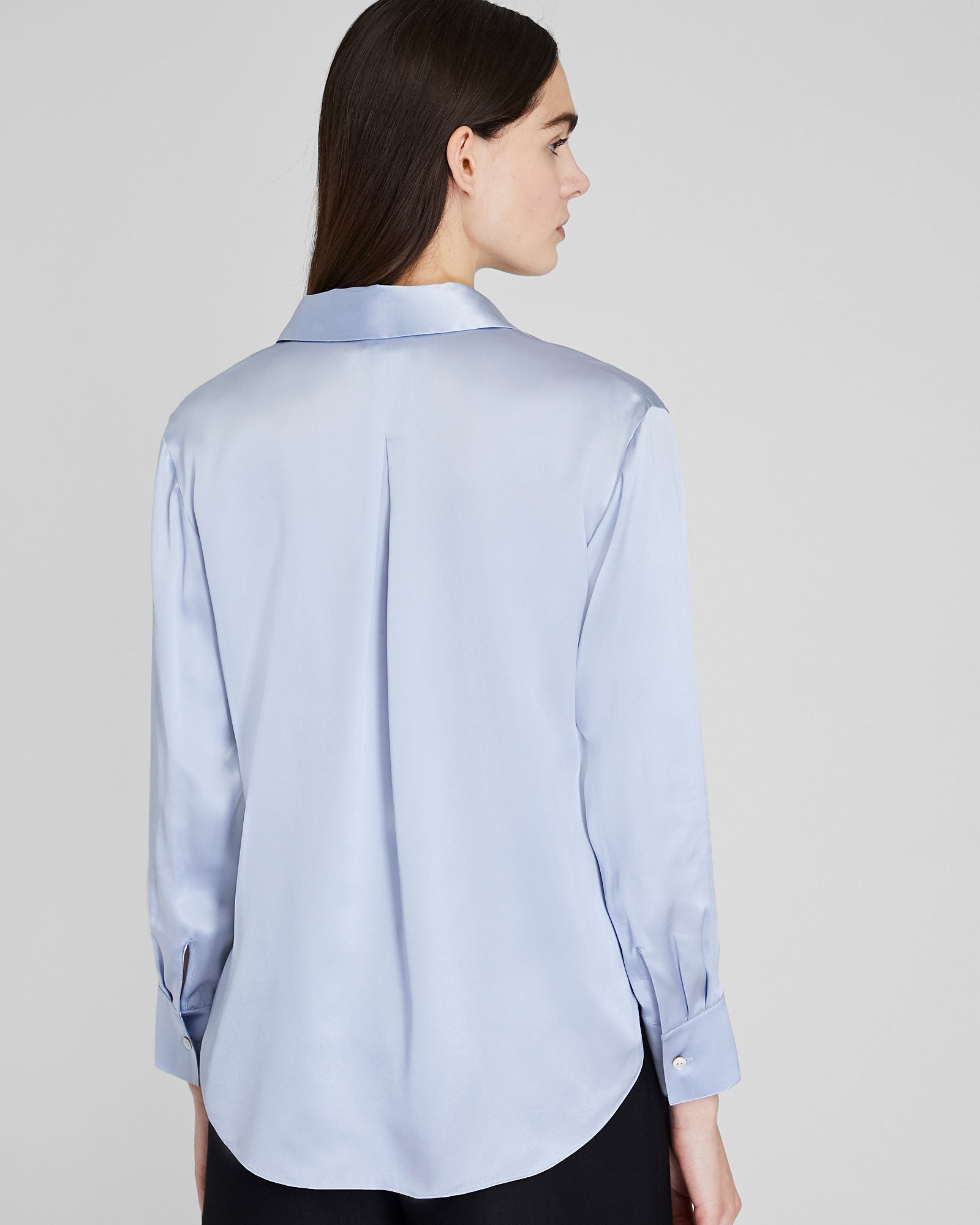CLUB MONACO - Blouse boutonnée en soie charmeuse - Bleu clair