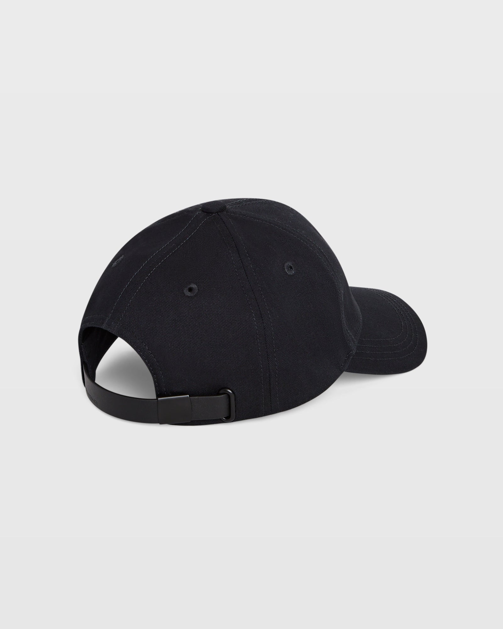 CLUB MONACO - Casquette avec courroie en cuir - Noir