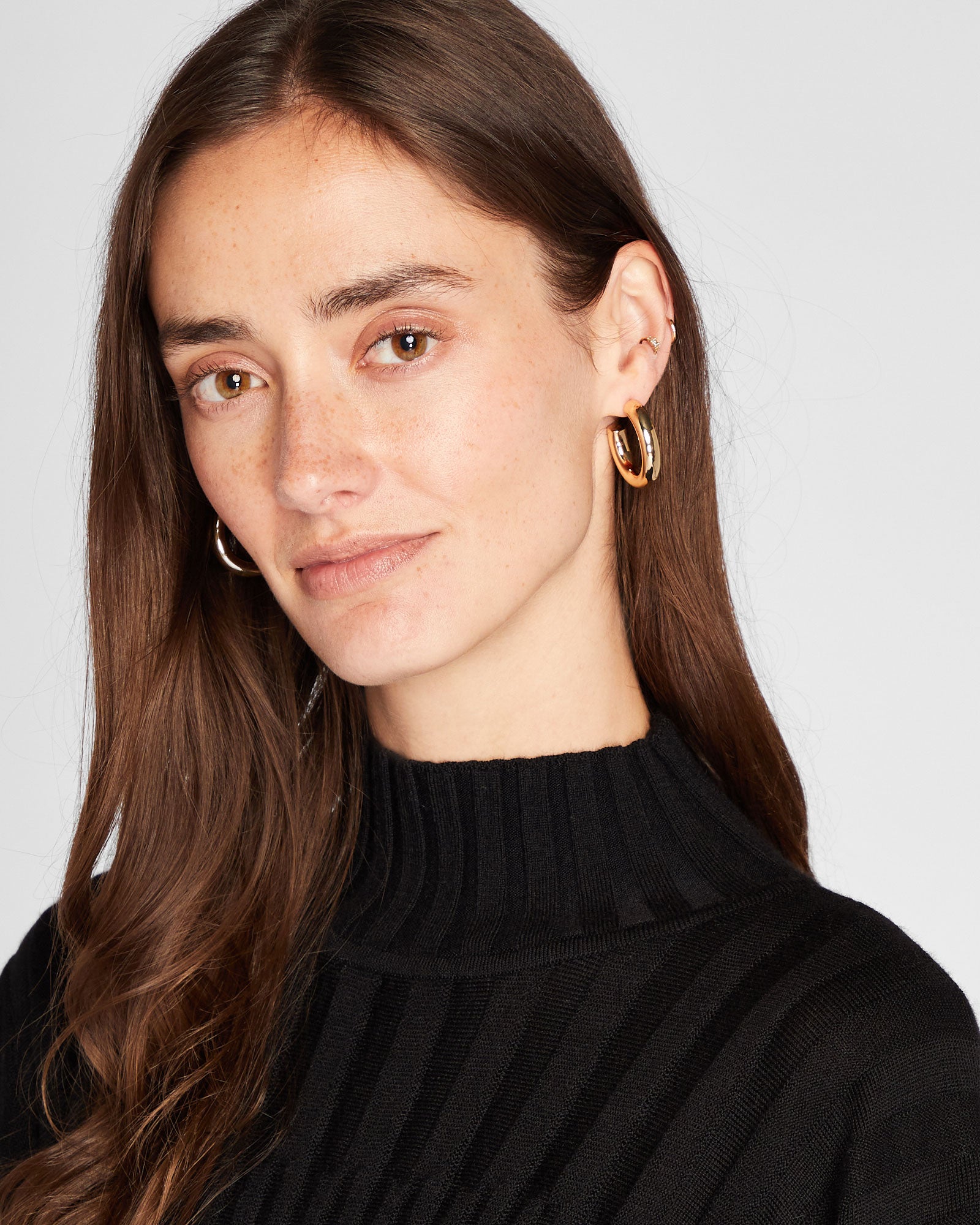 CLUB MONACO - Ensemble de créoles massives - Or