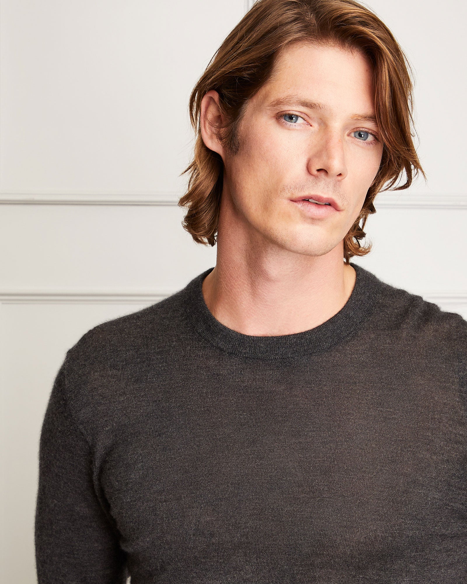 CLUB MONACO - Italian Cashmere Crewneck - Charcoal