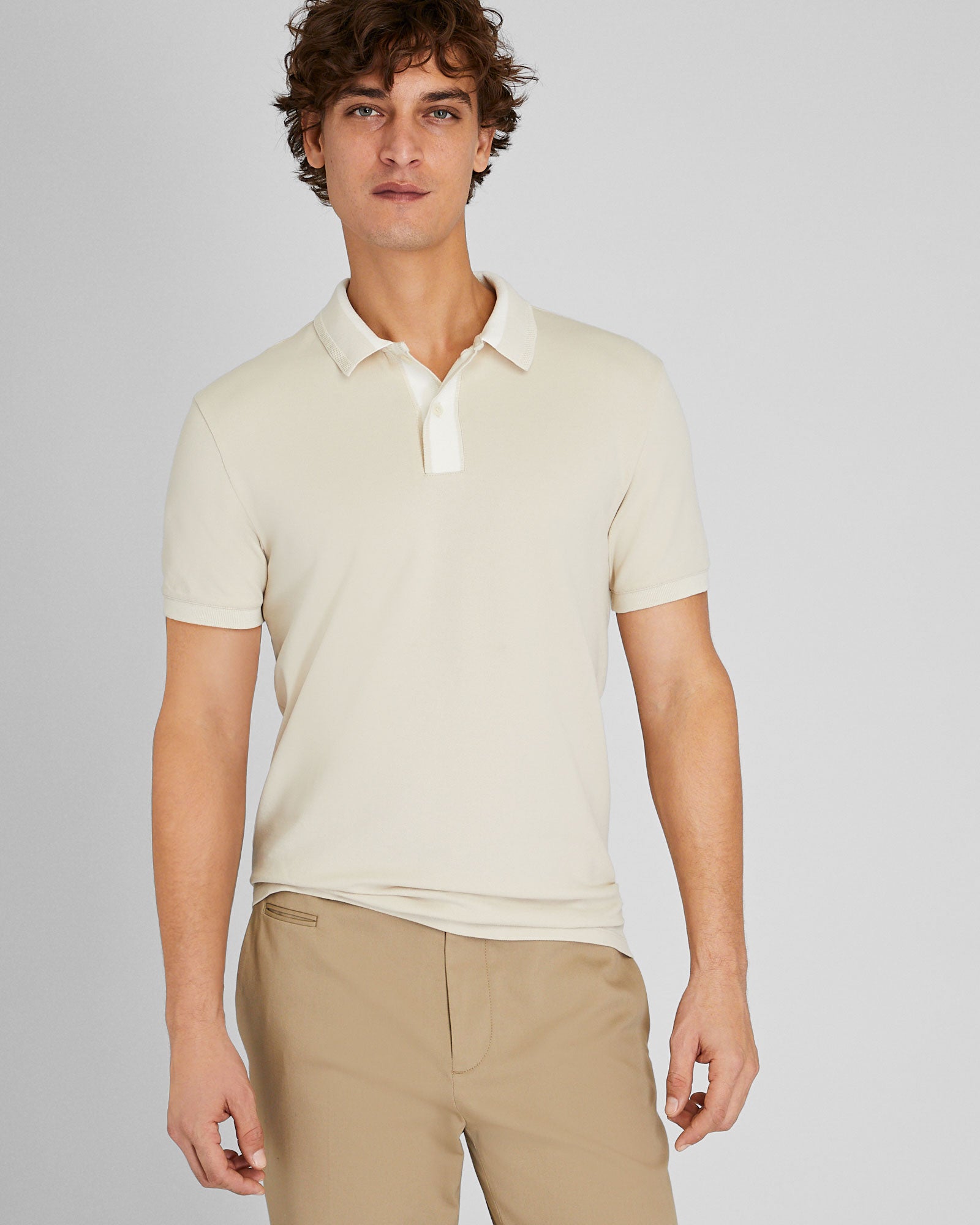 CLUB MONACO - Polo à col de couleur contrastante - Amande