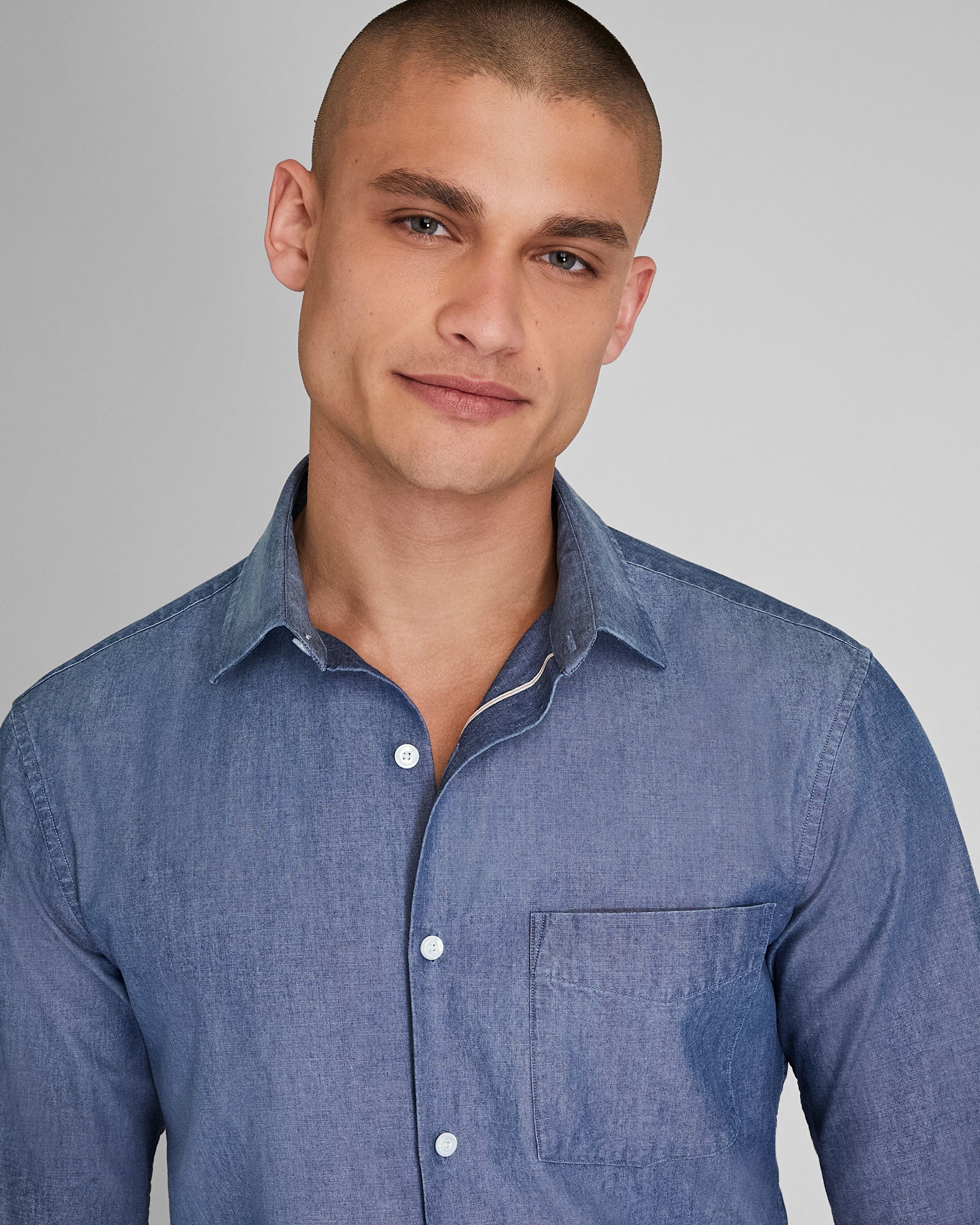 CLUB MONACO - Chemise en chambray japonais - Bleu moyen
