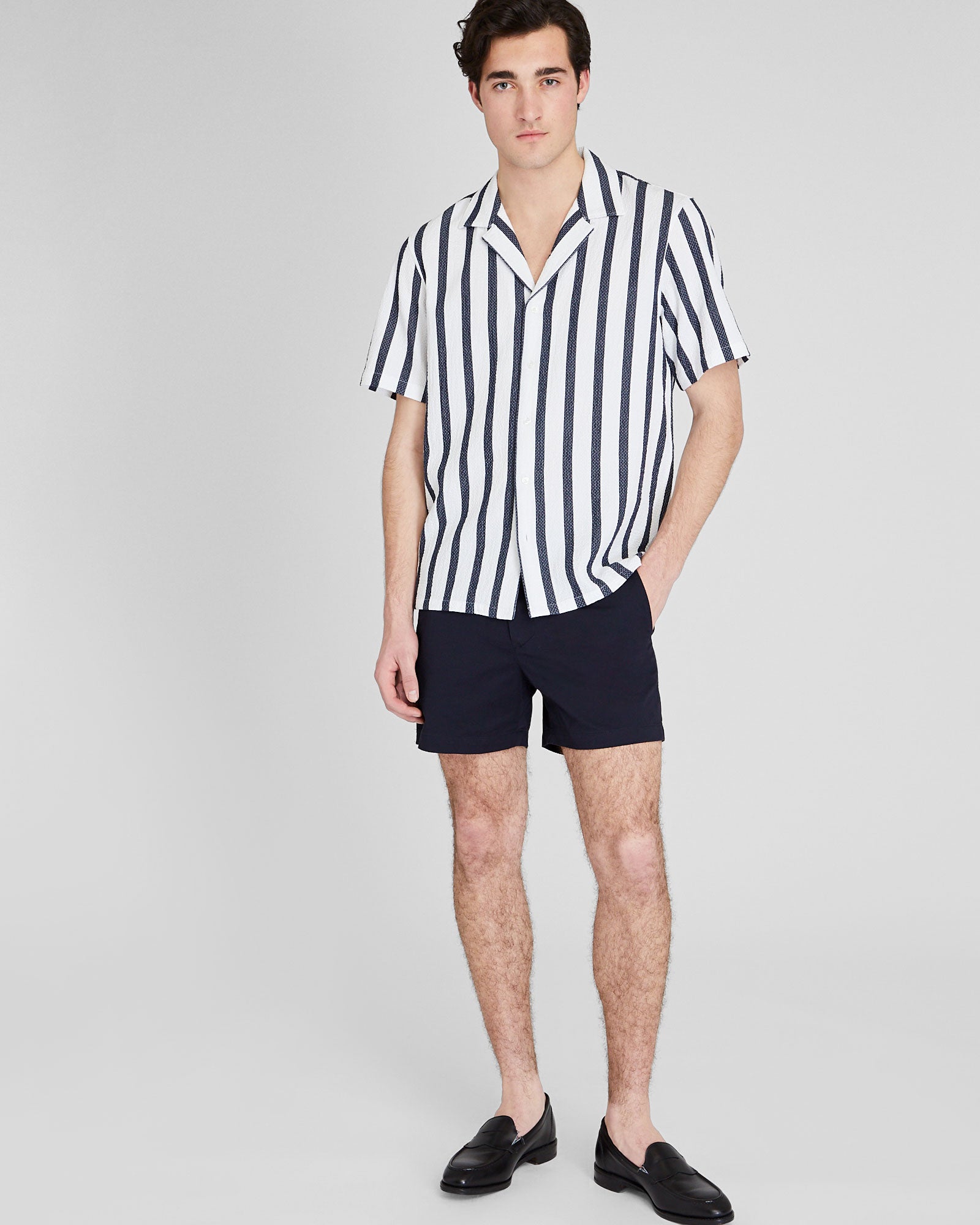 CLUB MONACO - Chemise à col camp en tissu gaufré - Rayures Marines