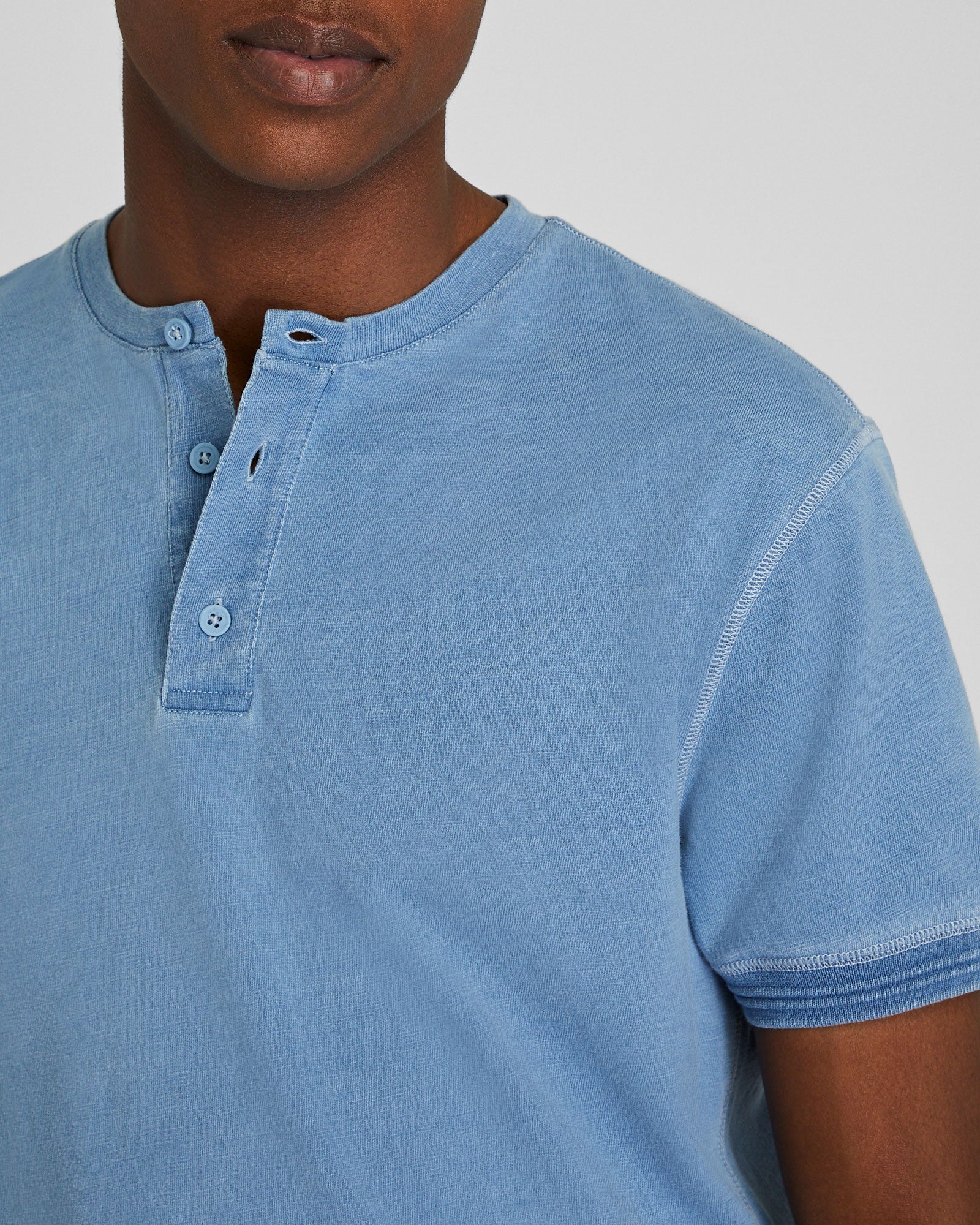 CLUB MONACO - Short Sleeve Indigo Henley - Indigo Heather