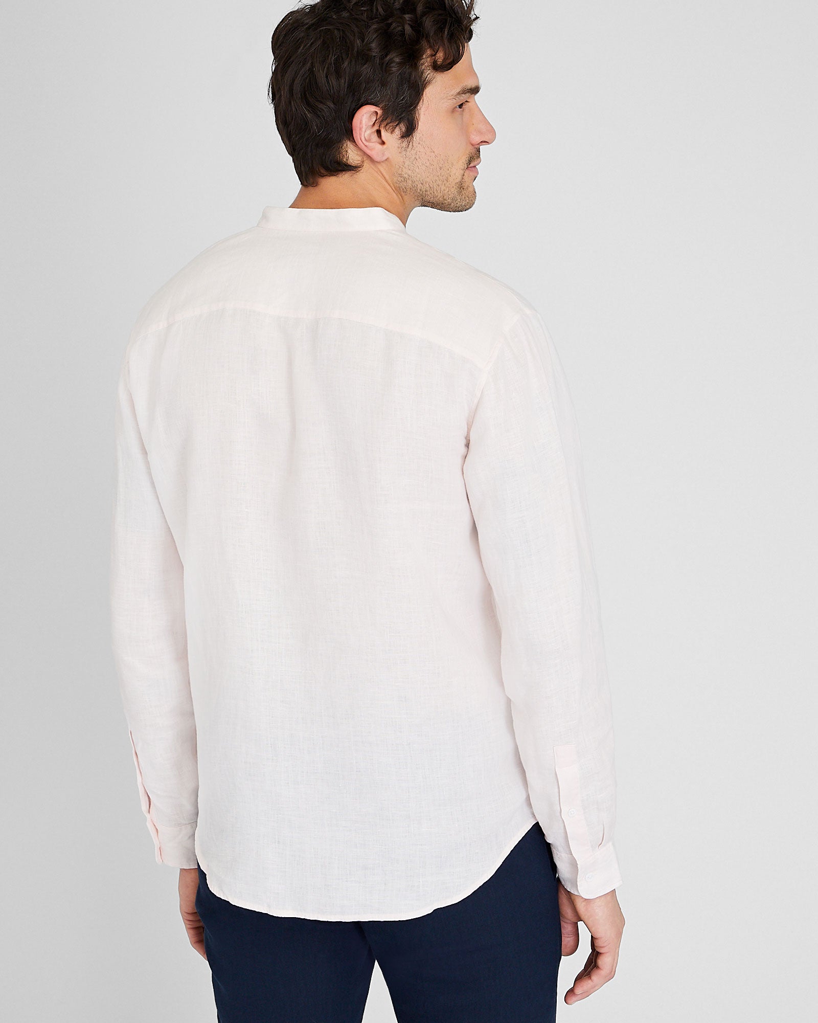 CLUB MONACO - Chemise en lin à col cravate - Rose clair