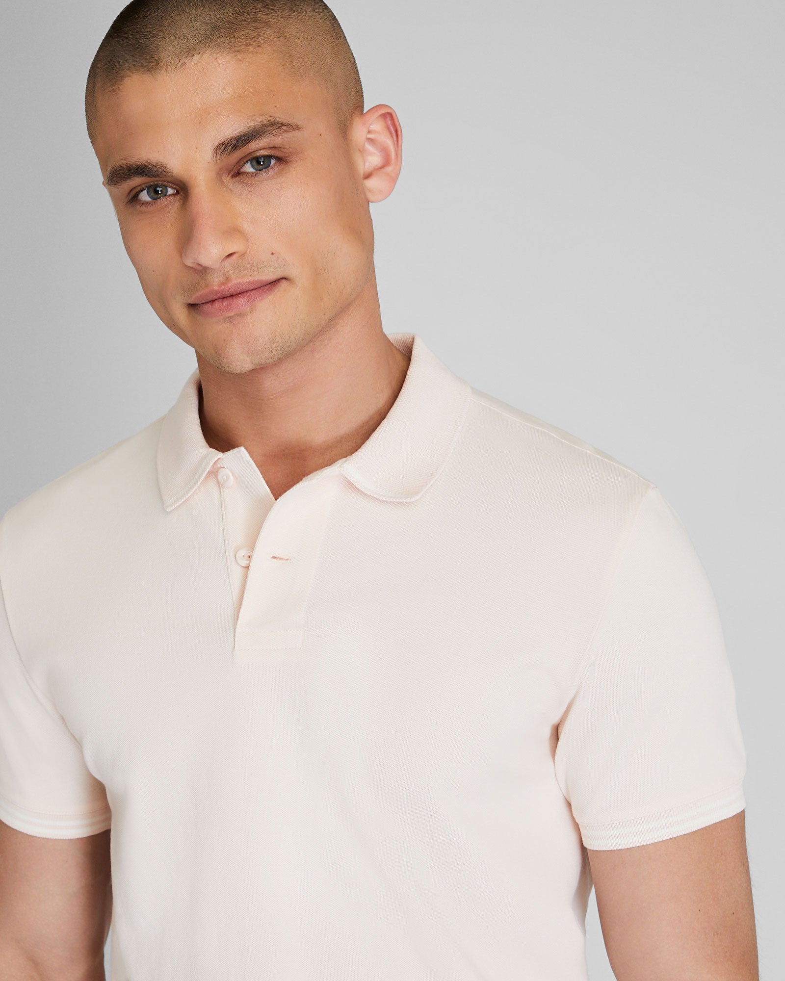 CLUB MONACO - Polo à col à lisières contrastées - Rose clair