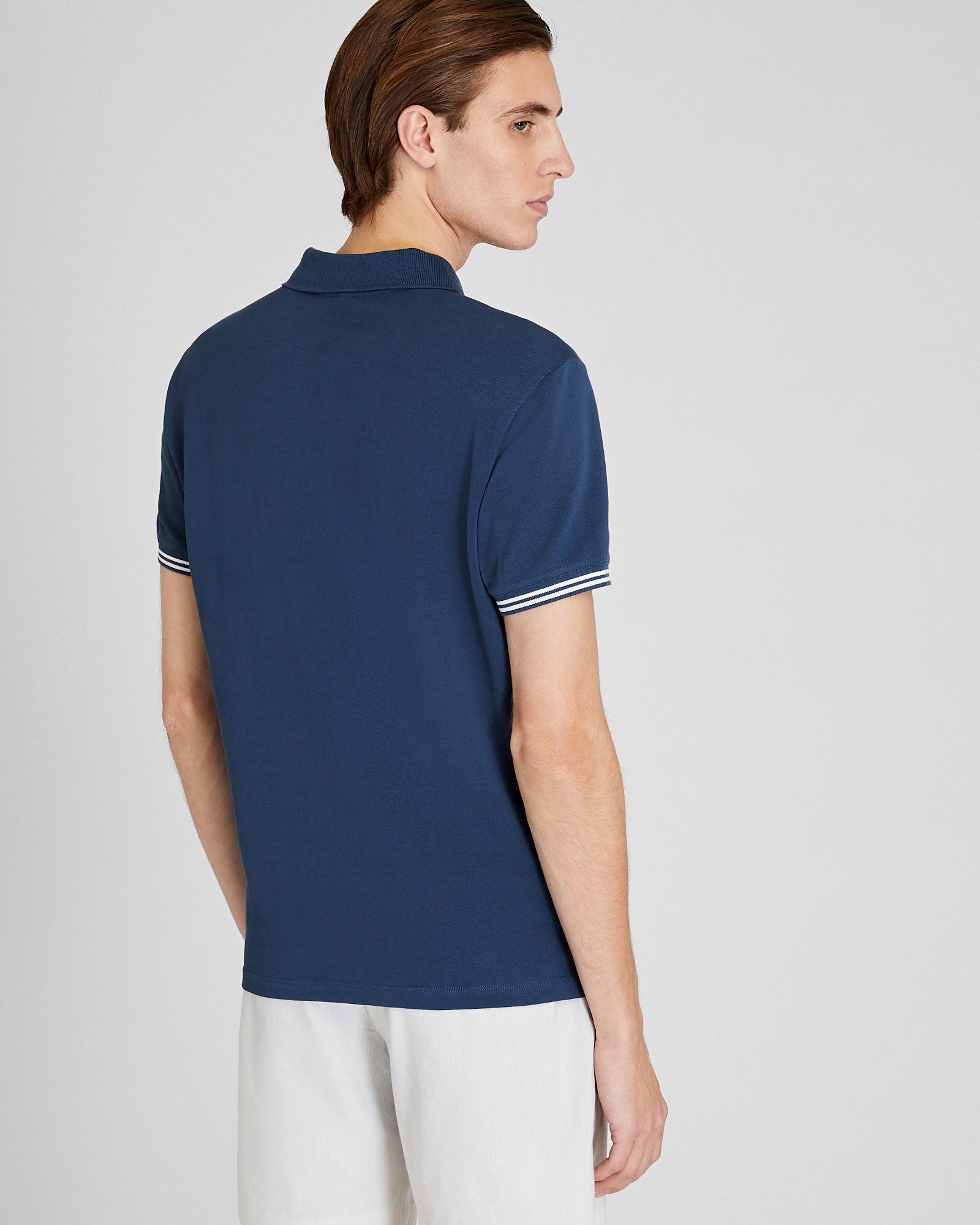 CLUB MONACO - Polo à col à lisières contrastées - Base bleu moyen