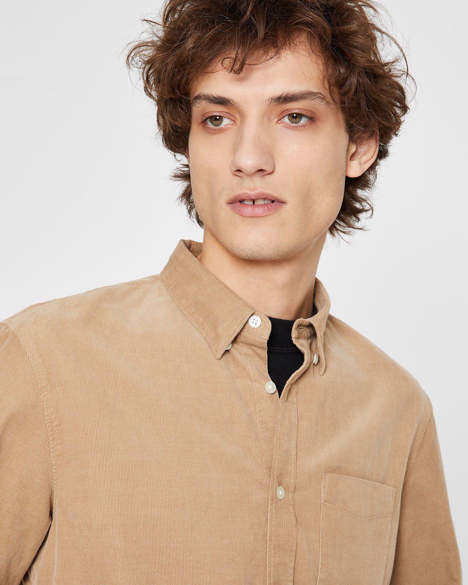 CLUB MONACO - Chemise en velours côtelé - Bronzage clair