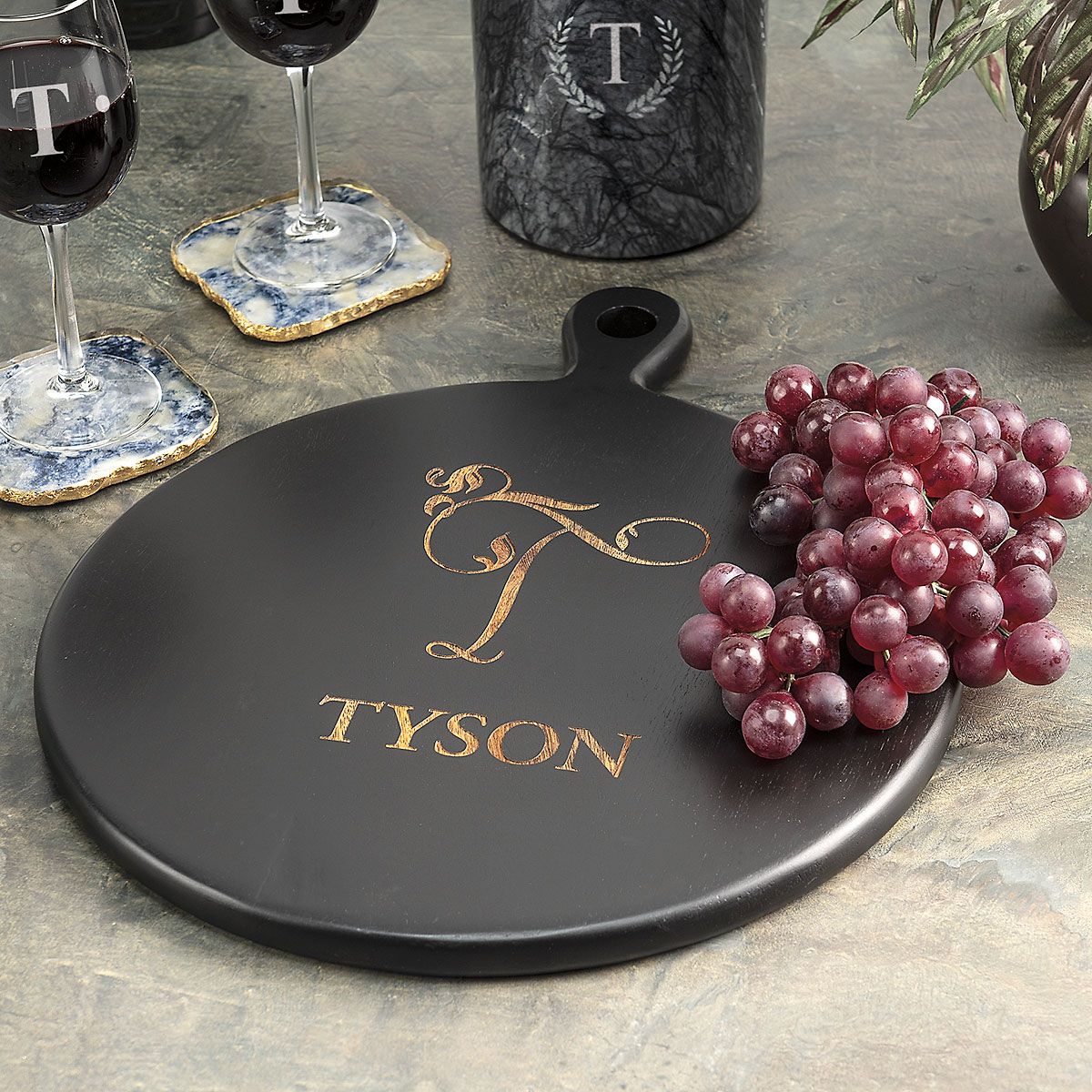 CLUB MONACO - Round Black Cutting Board -