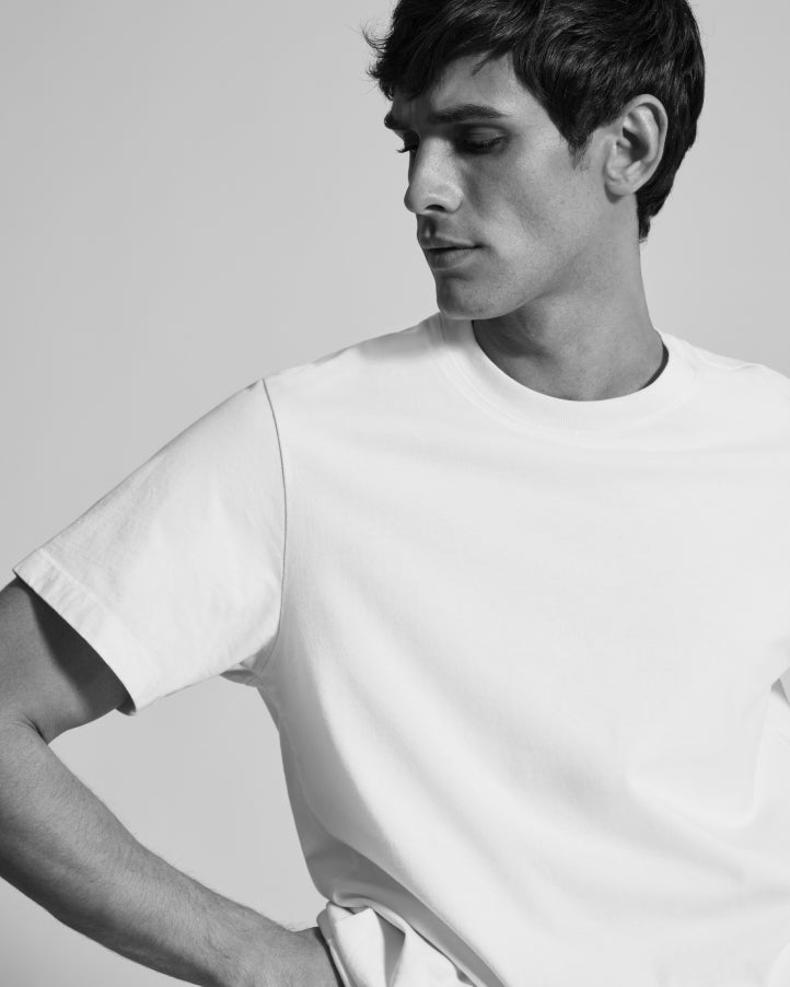 Man in oversized white t-shirt