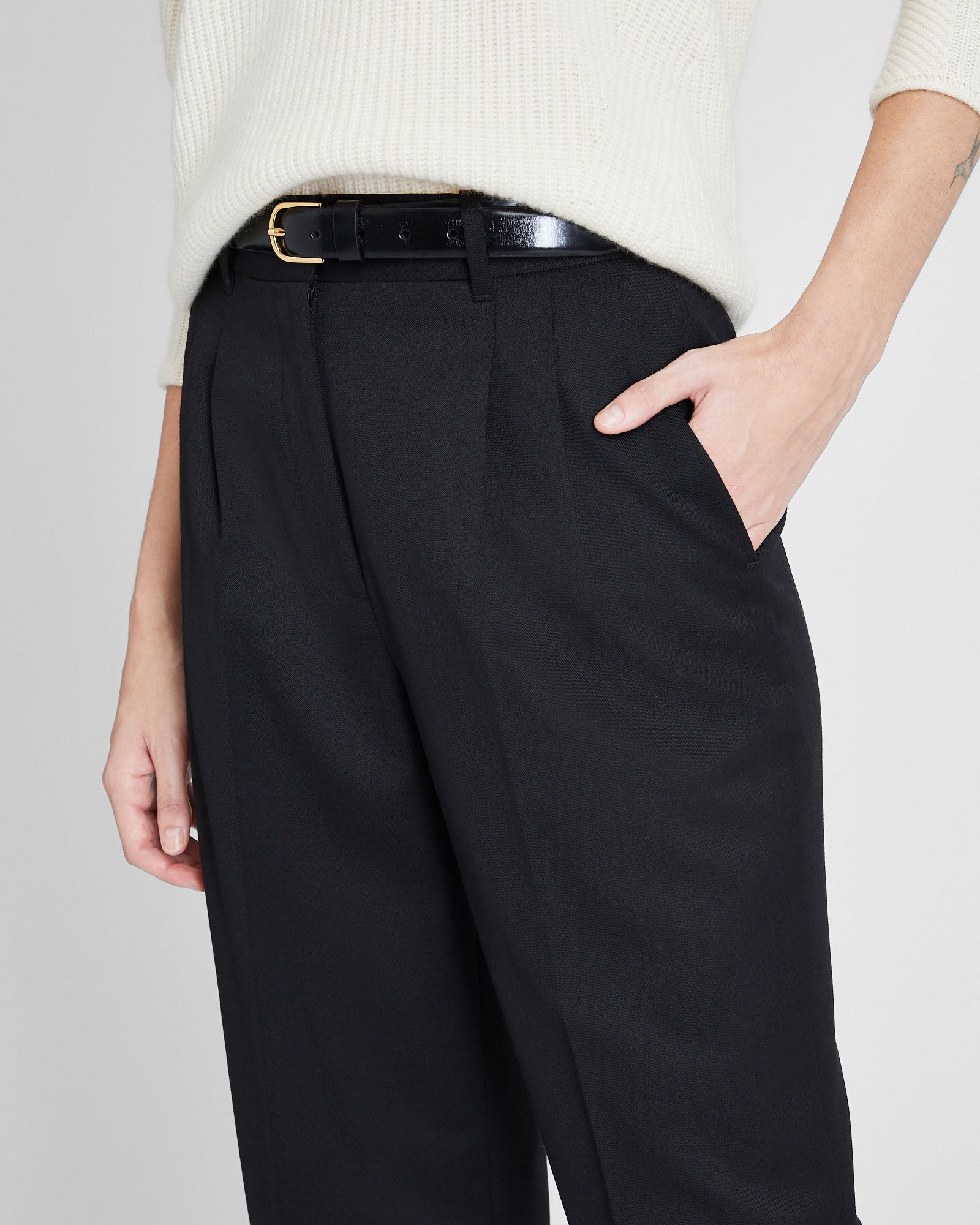 CLUB MONACO - Lightweight Wool Pleated Trouser - Black