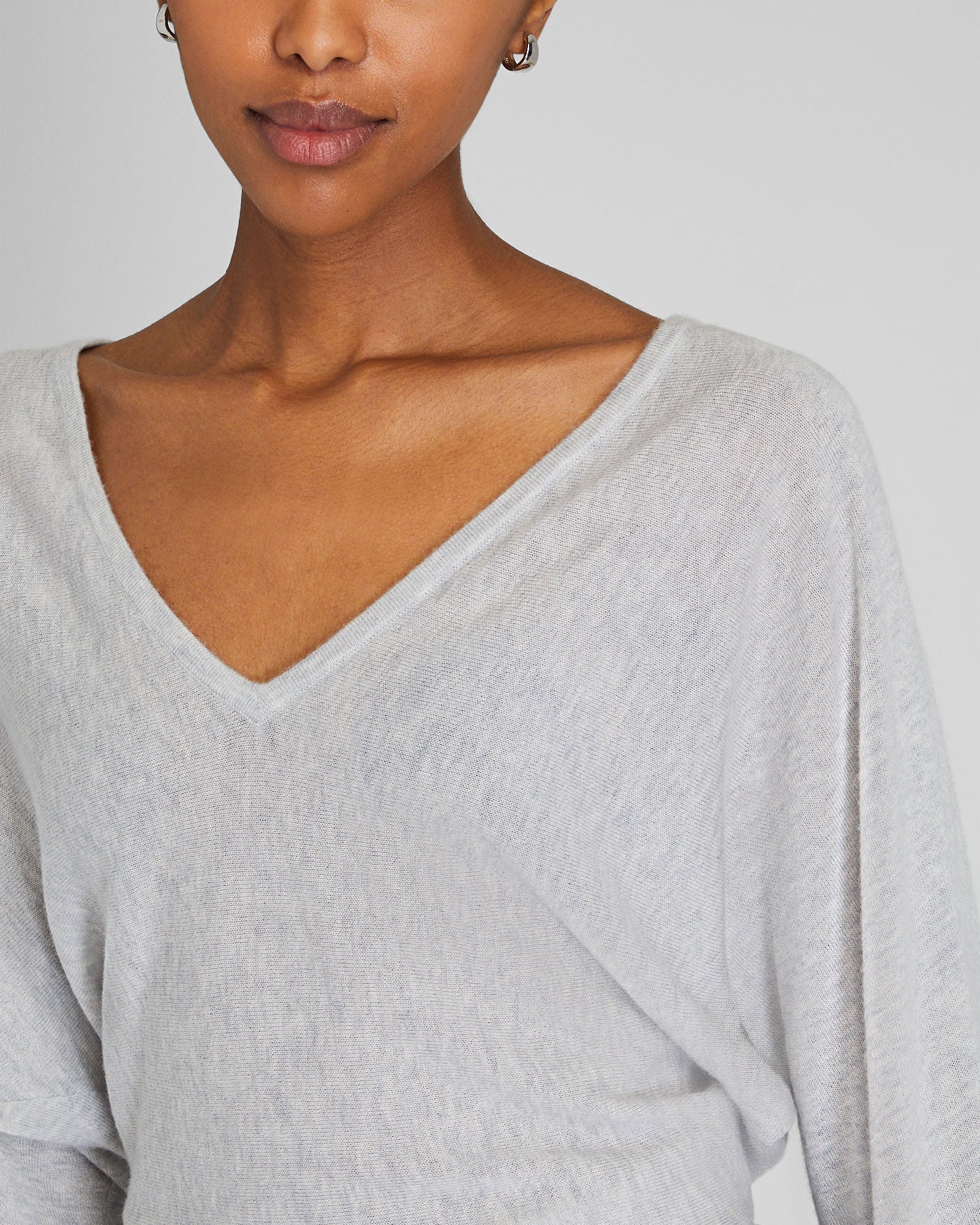 CLUB MONACO - Chandail à col en V en cachemire - Gris Chiné Clair