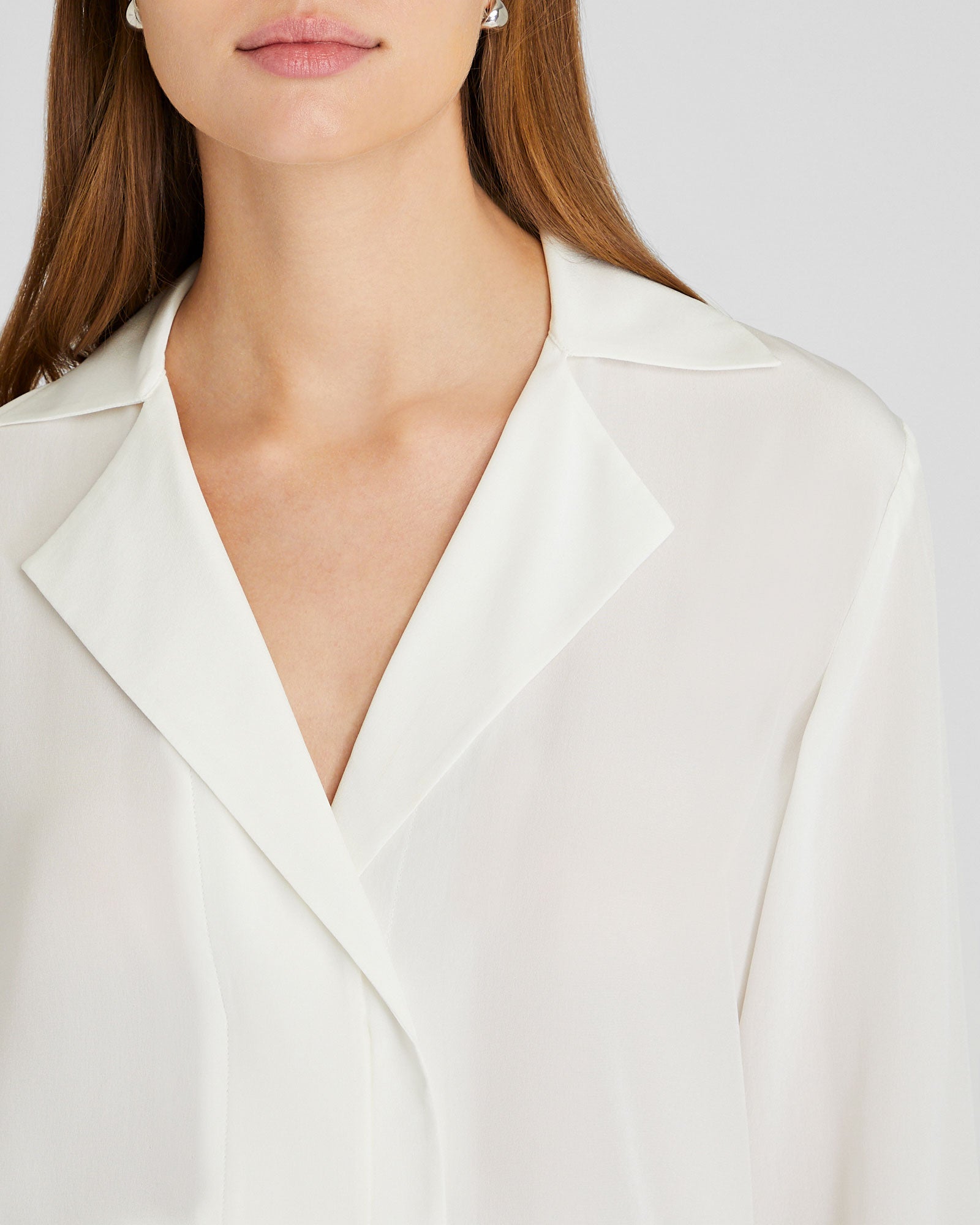CLUB MONACO - Chemise à col ouvert en soie - Blanc
