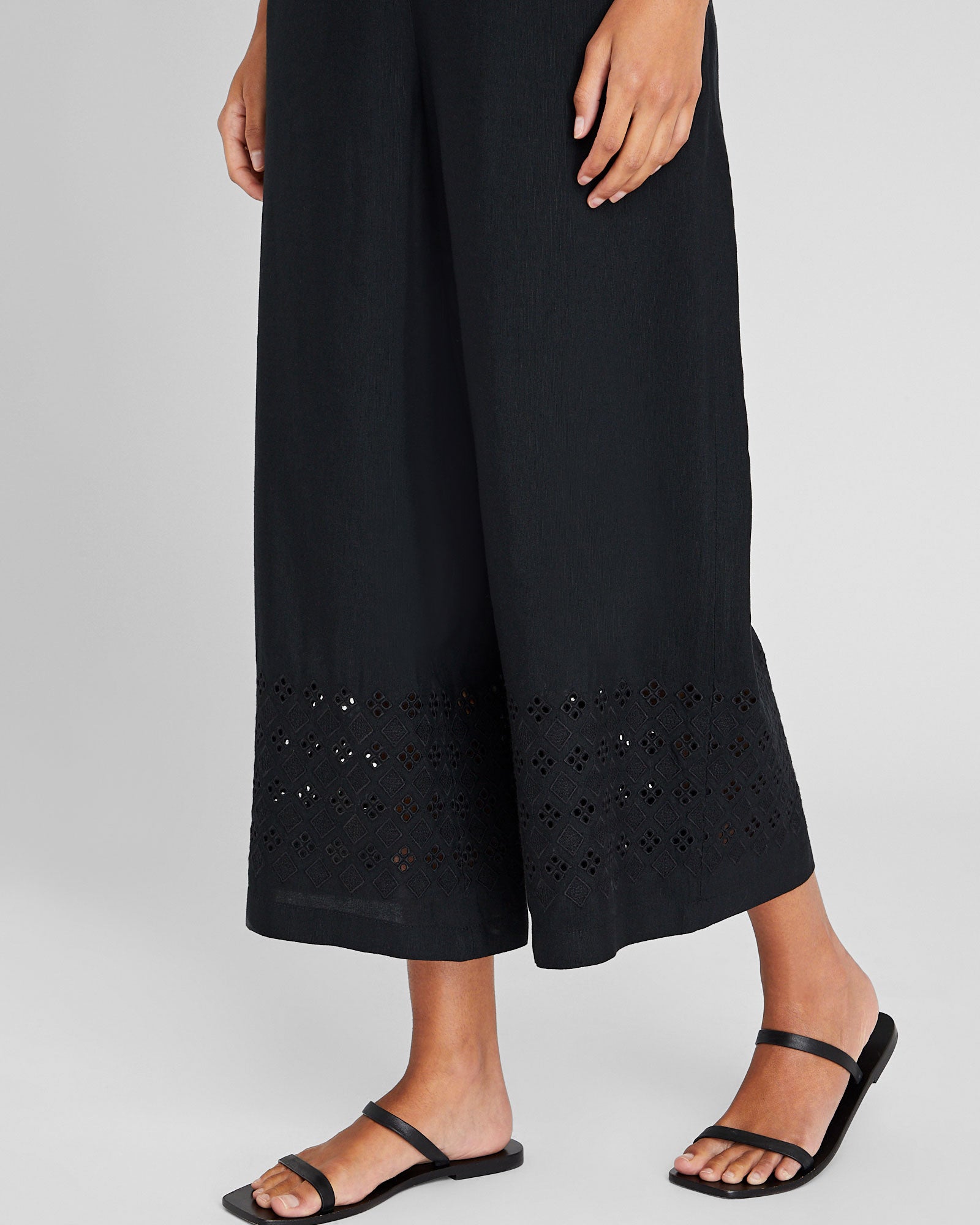 CLUB MONACO - Pantalon court à œillets - Noir