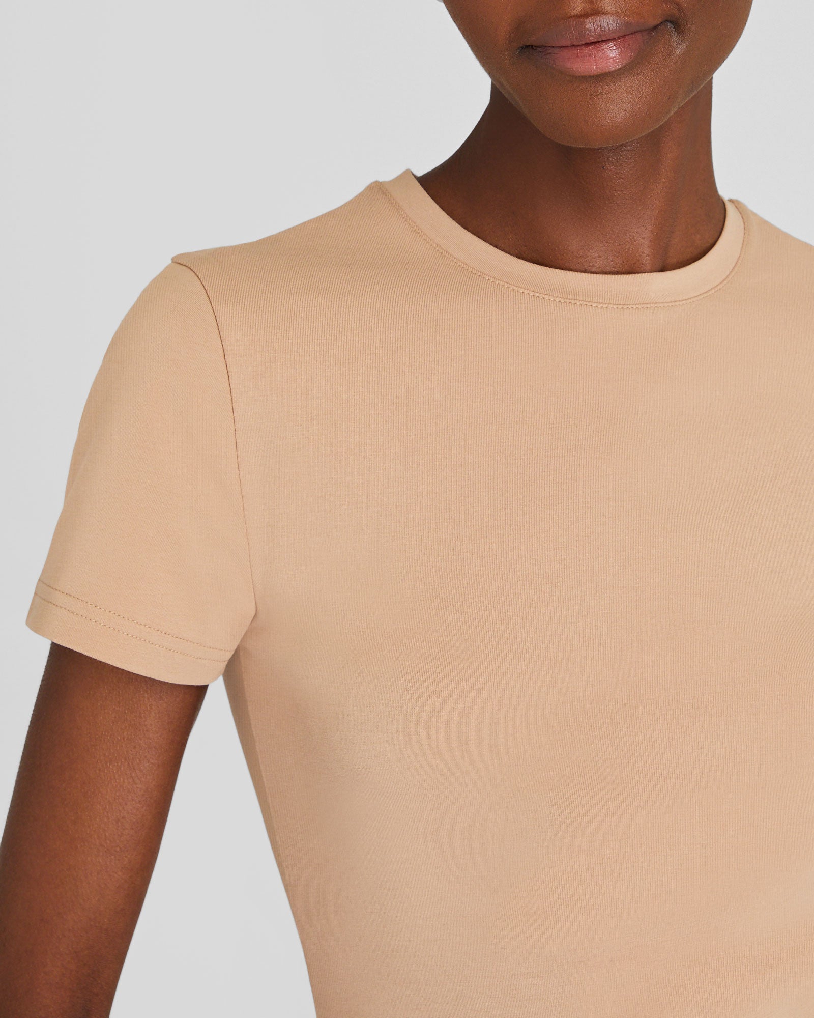 CLUB MONACO - Contour Tee - Beige