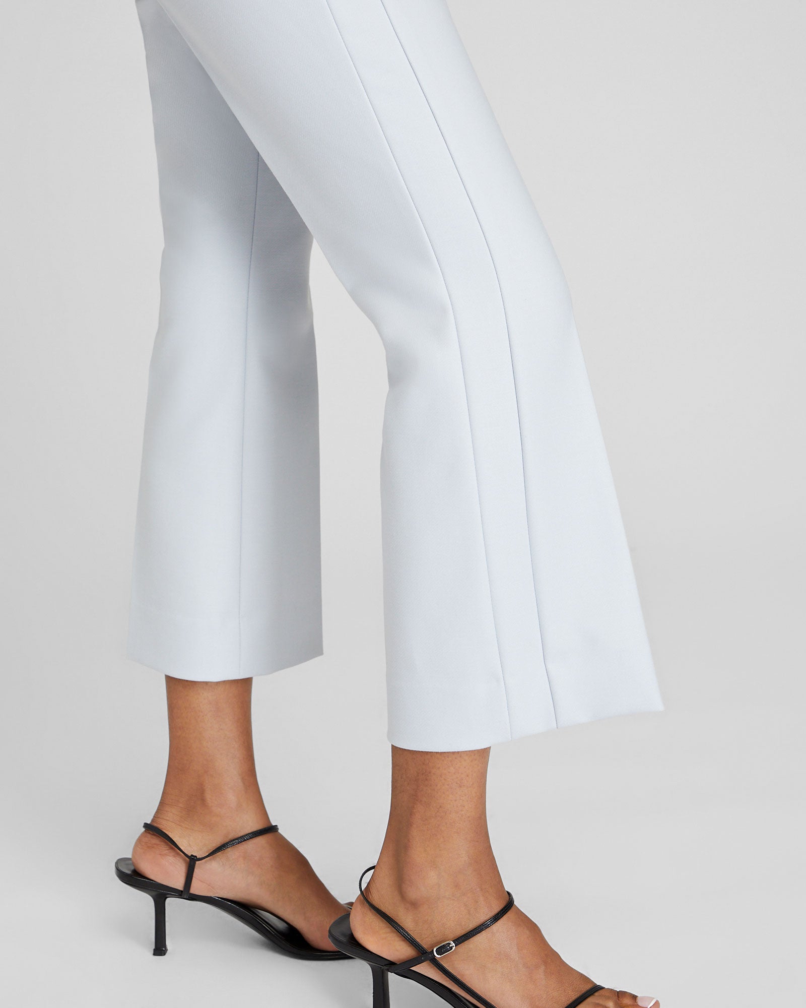 CLUB MONACO - Pantalon court et évasé - Bleu clair