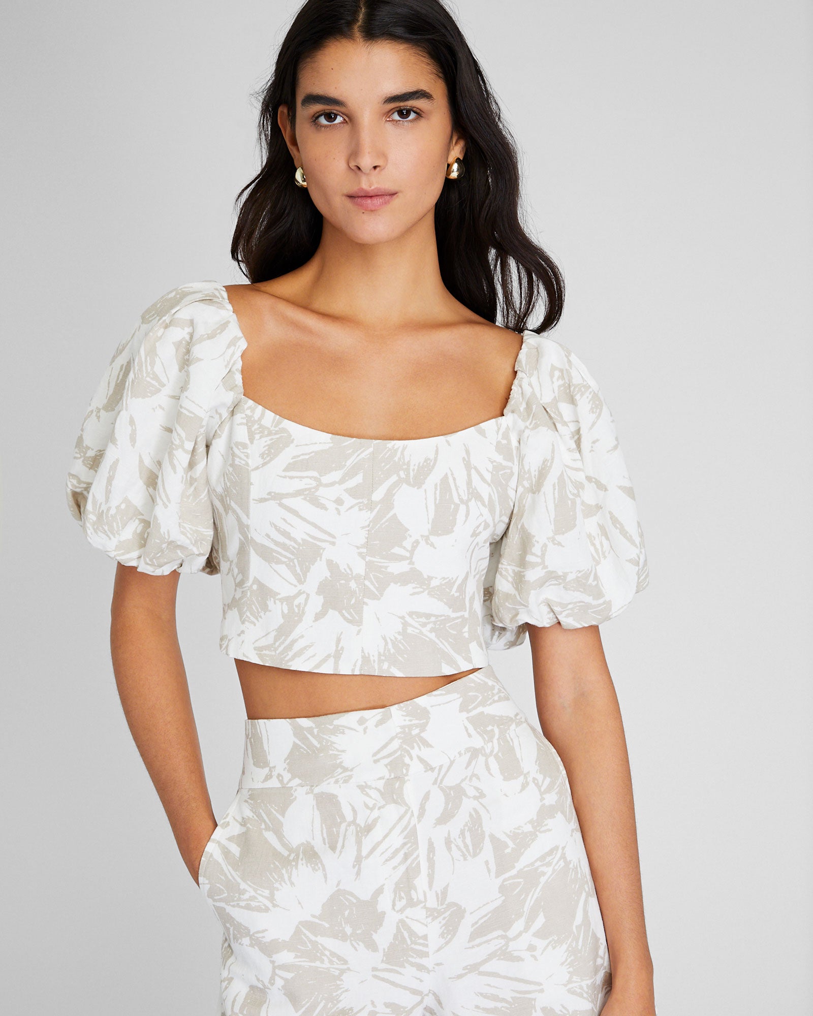 CLUB MONACO - Balloon Sleeve Crop Top - Oatmeal Base