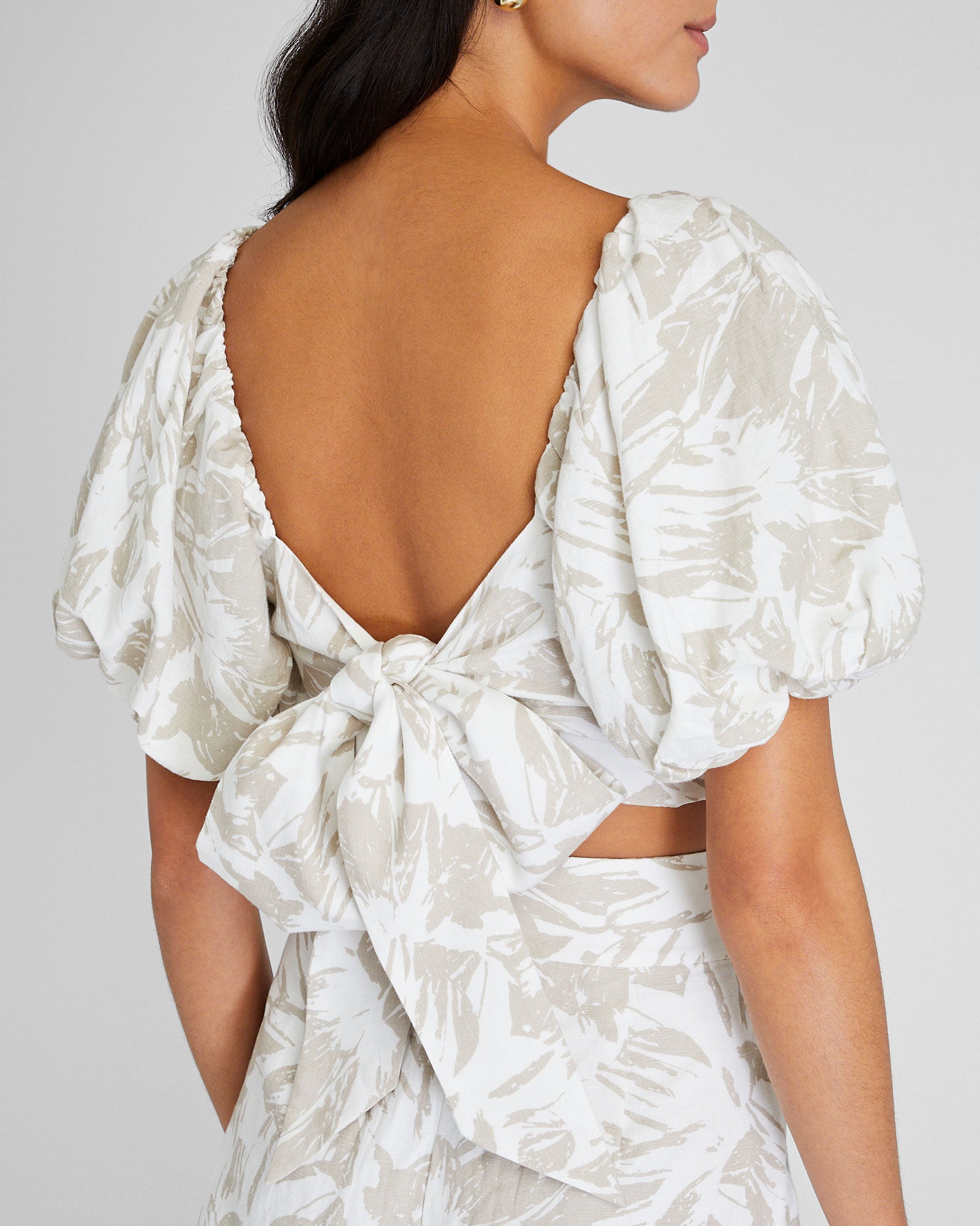 CLUB MONACO - Balloon Sleeve Crop Top - Oatmeal Base