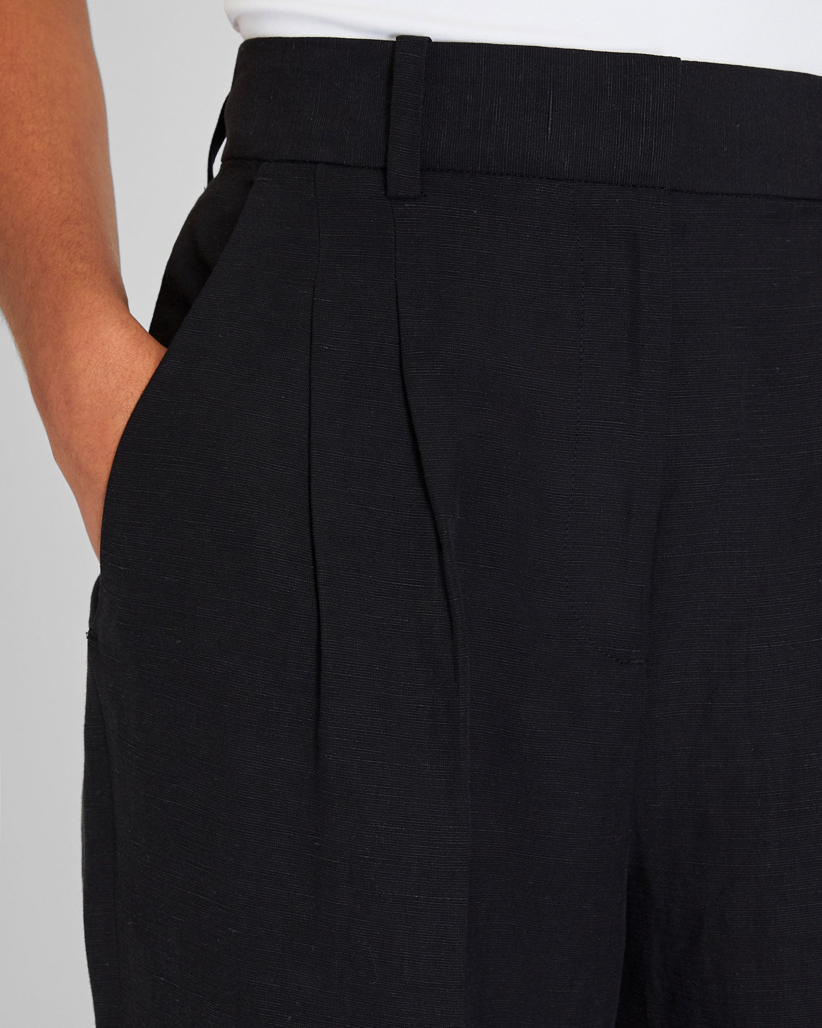 CLUB MONACO - Pleated Lightweight Trouser - Black
