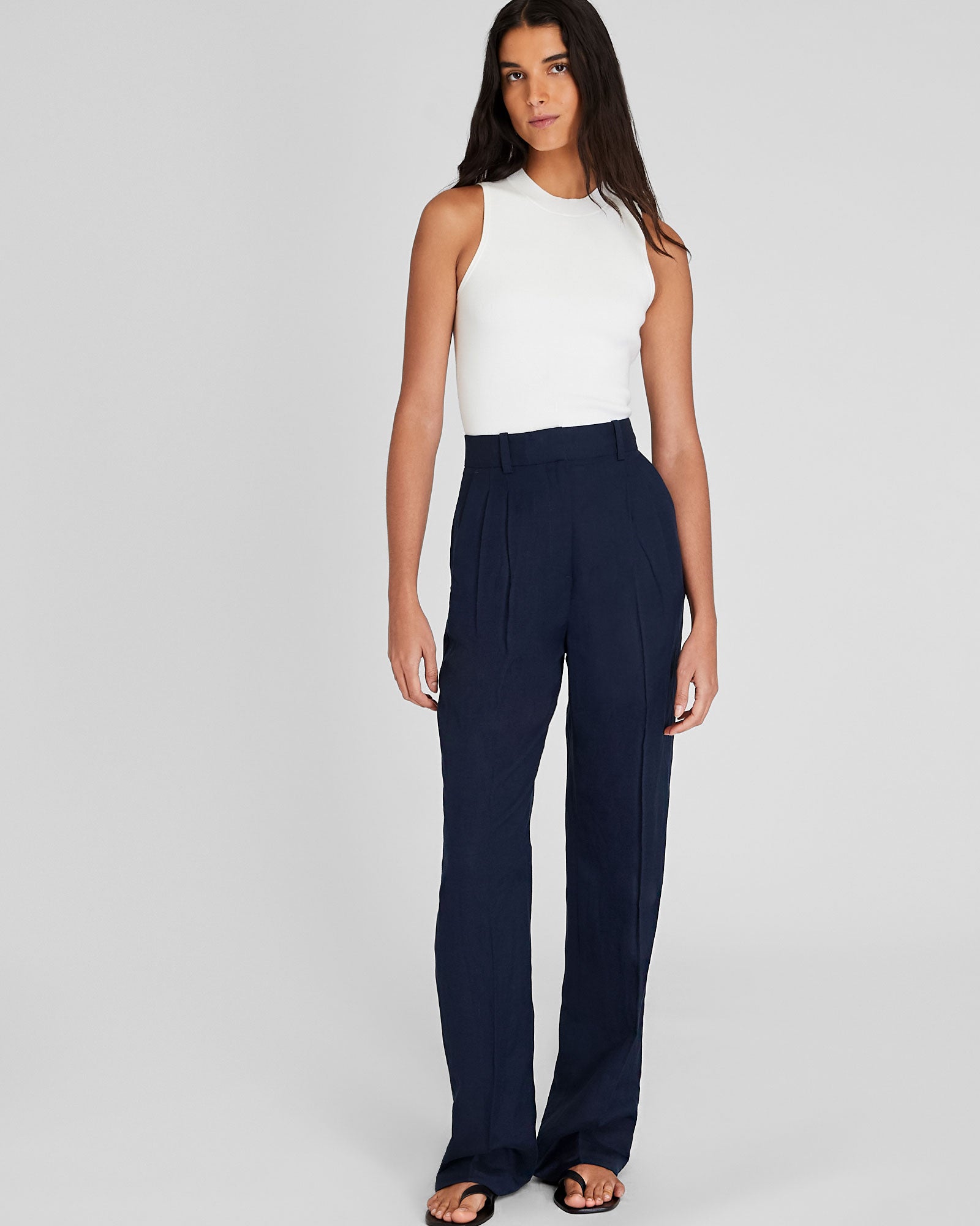 CLUB MONACO - Pleated Linen Blend Trouser - Navy