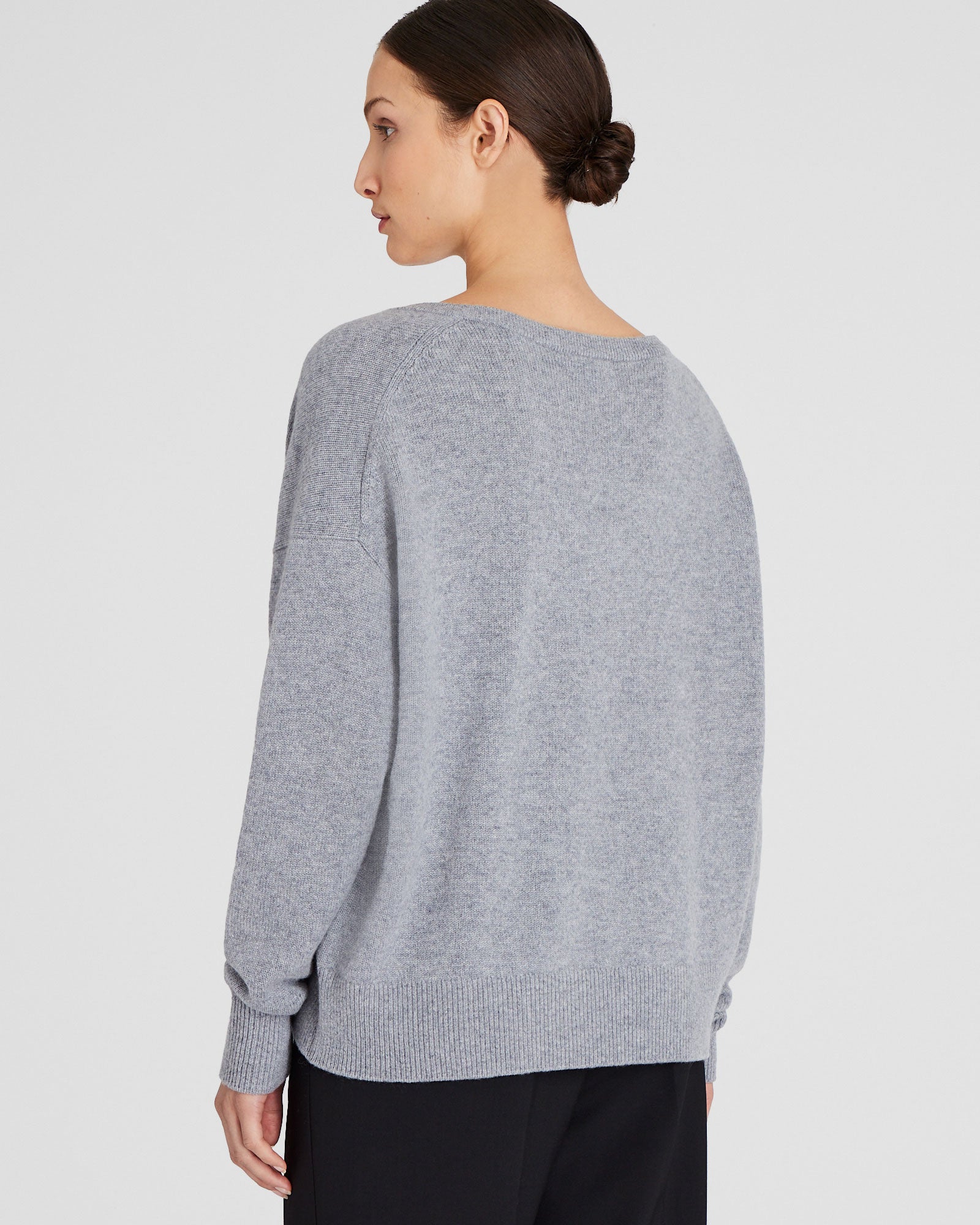 CLUB MONACO - Chandail à col en V en cachemire - Gris Chiné Moyen