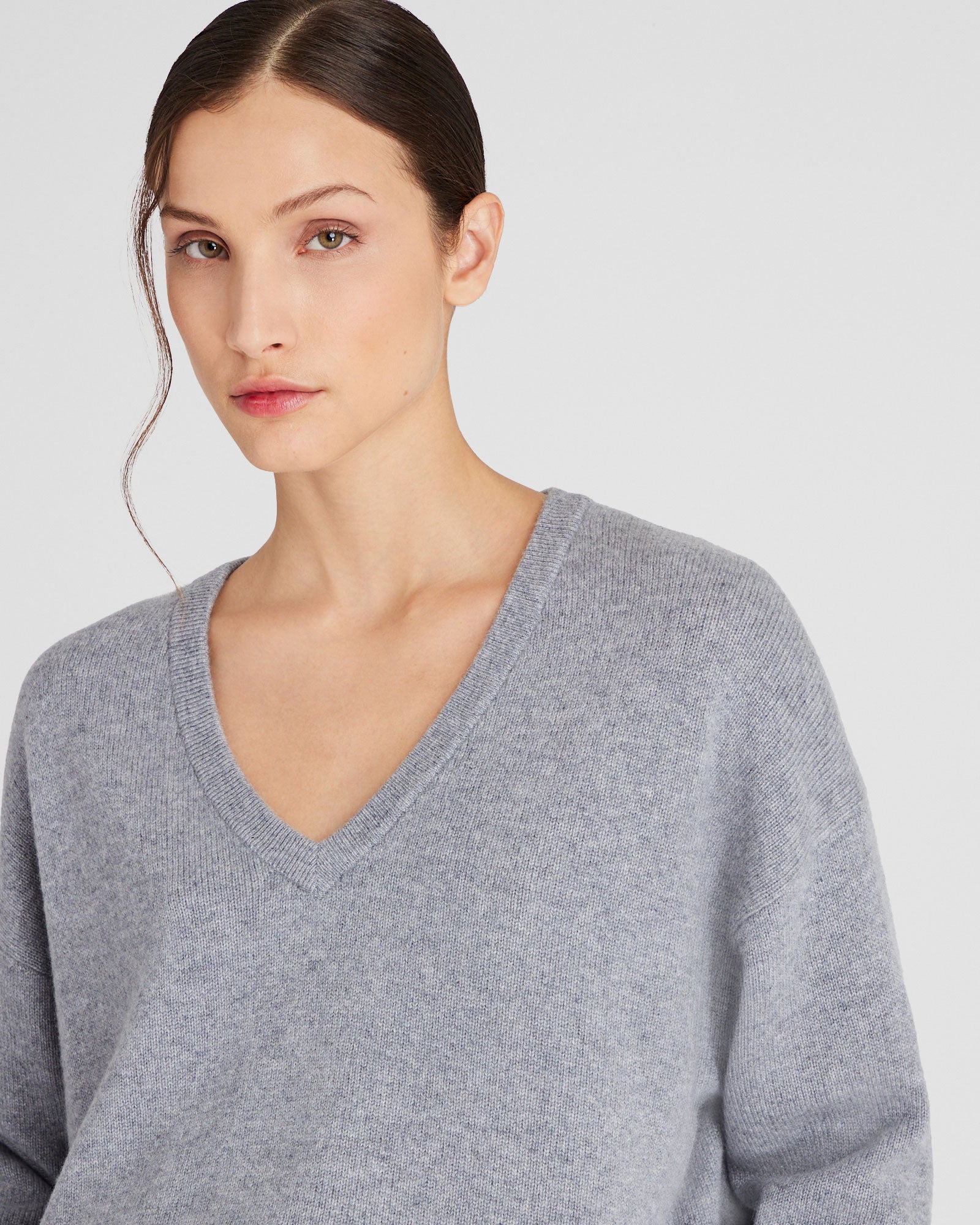 CLUB MONACO - Chandail à col en V en cachemire - Gris Chiné Moyen