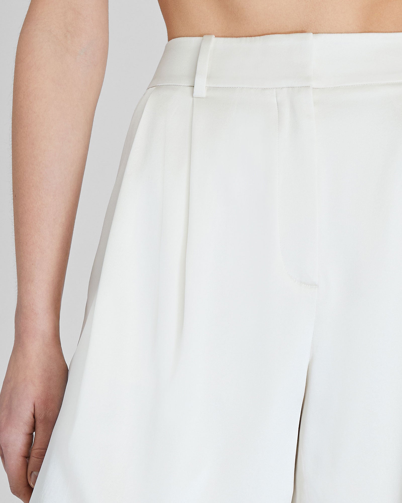 CLUB MONACO - Silk Charmeuse Pleated Short - Off White