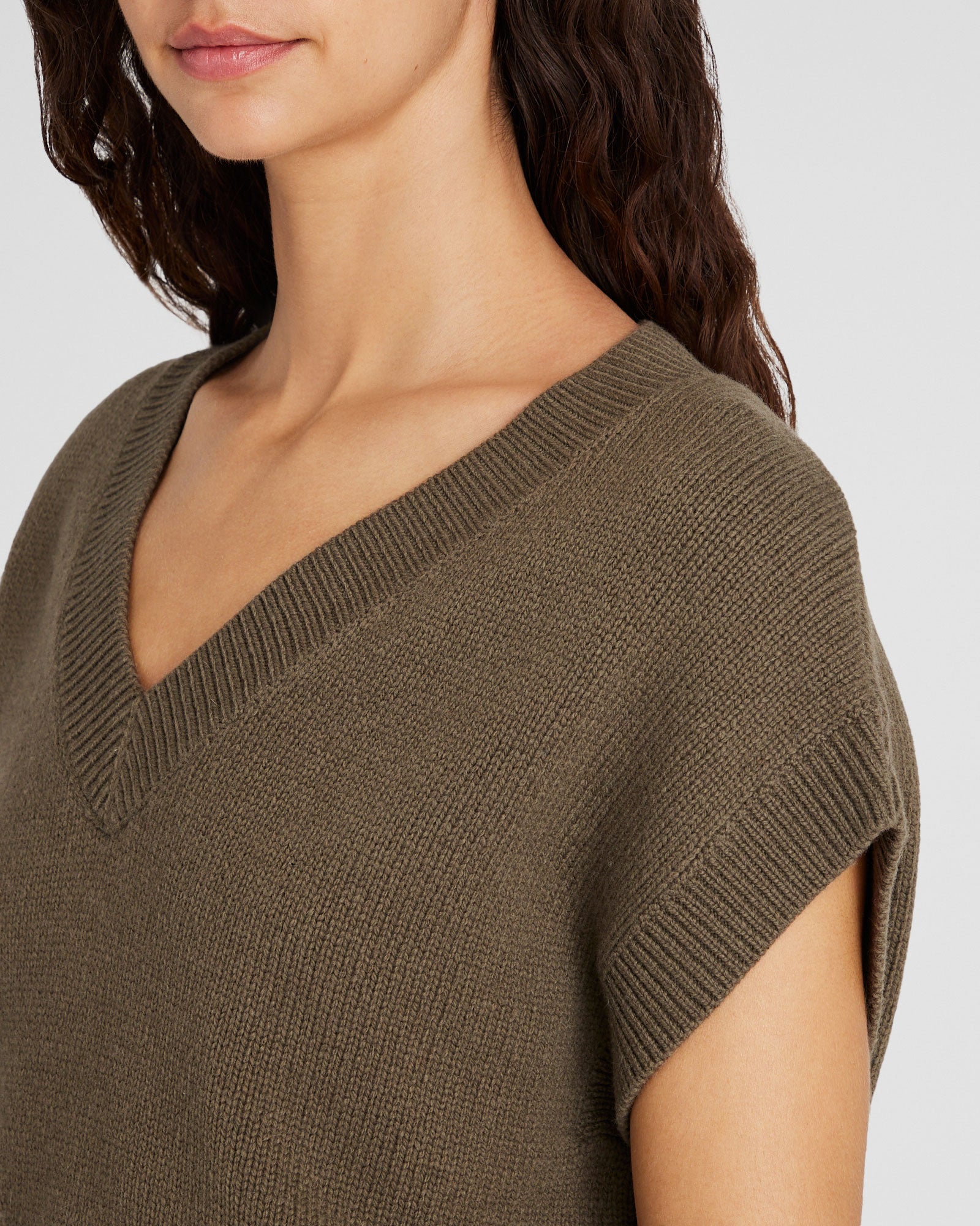 CLUB MONACO - Relaxed Sweater Vest - Armée