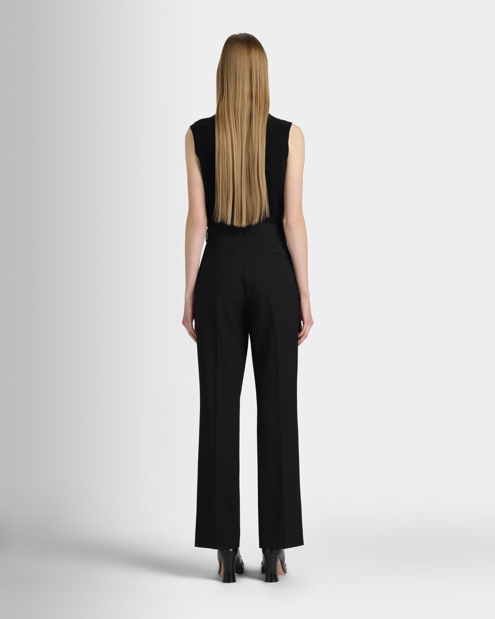 Club Monaco Corp, CA - Pantalon taille haute en crêpe fluide - Noir