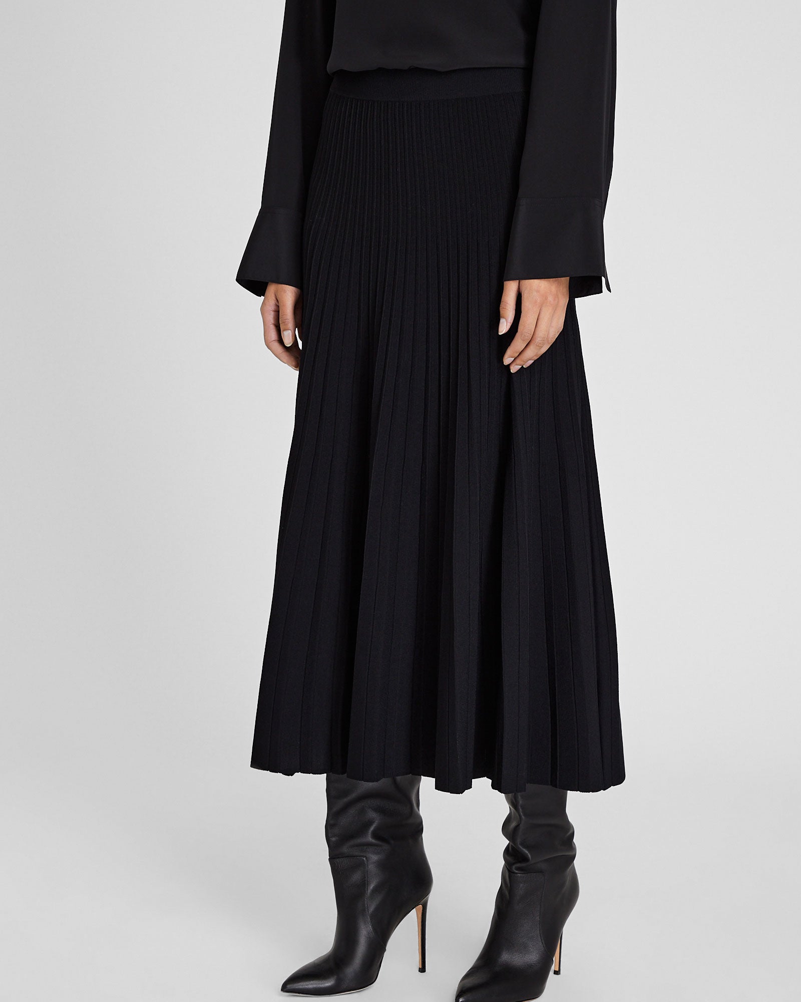 CLUB MONACO - Jupe mi-longue plissée en maille côtelée Sunburst - Noir