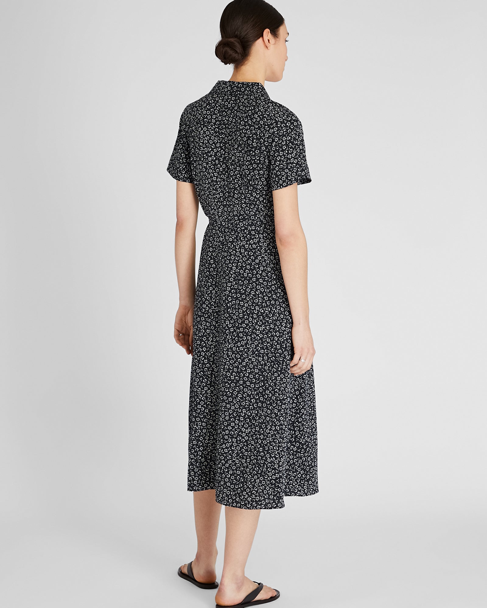 CLUB MONACO - Robe chemise mi-longue en soie avec ceinture - Noir