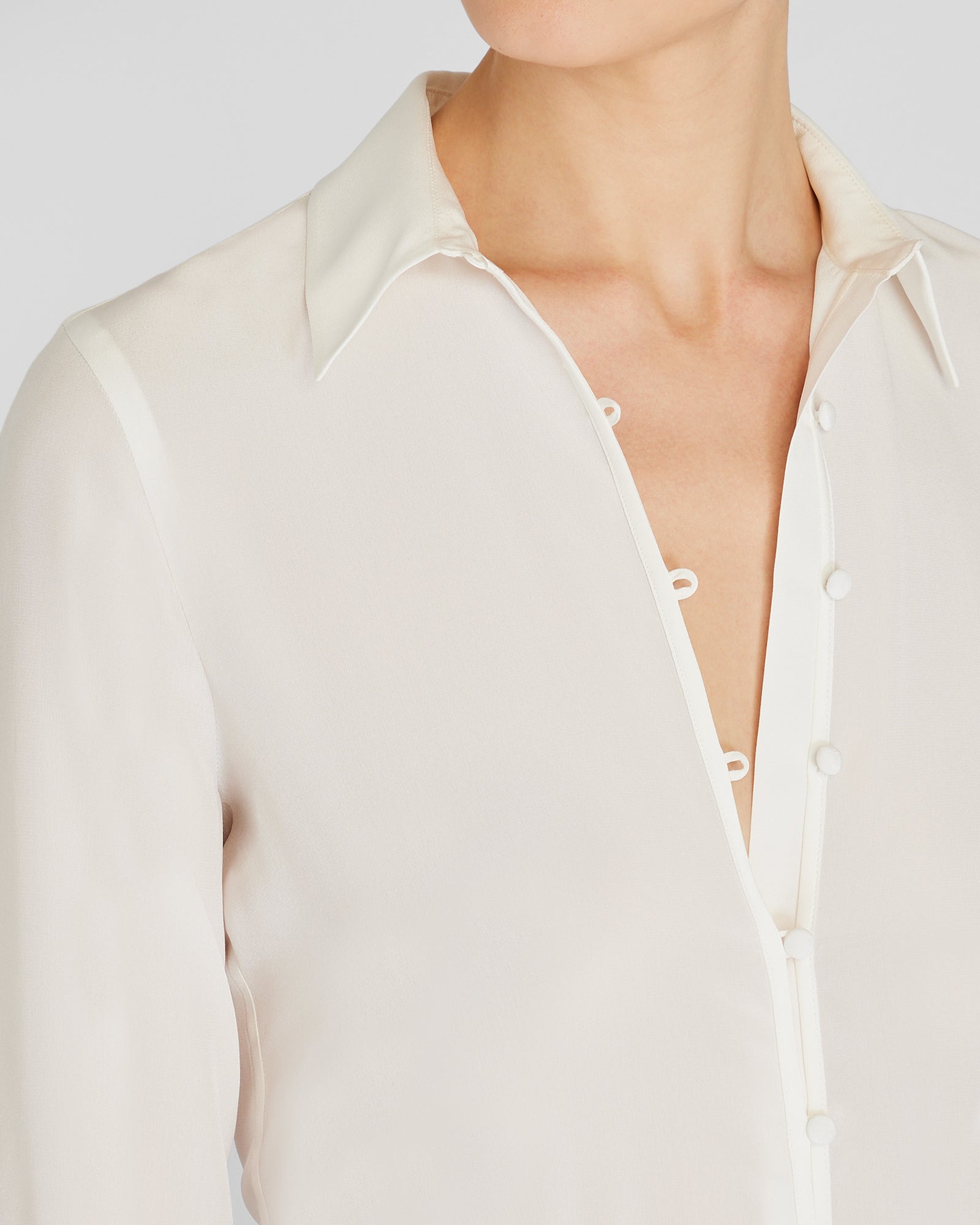 CLUB MONACO - Silk Covered-Button Blouse - Blanc