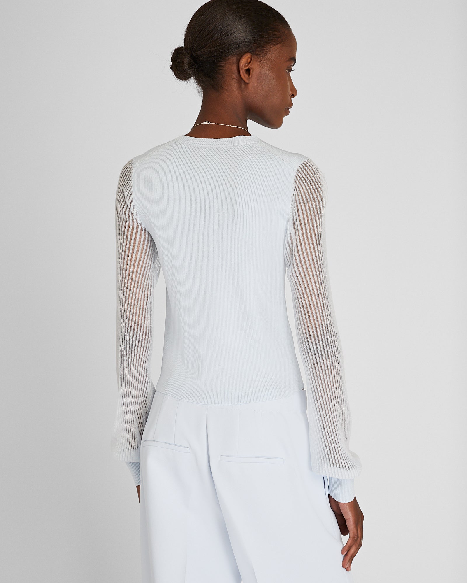CLUB MONACO - Pull ras du cou à manches transparentes - Lumière du ciel
