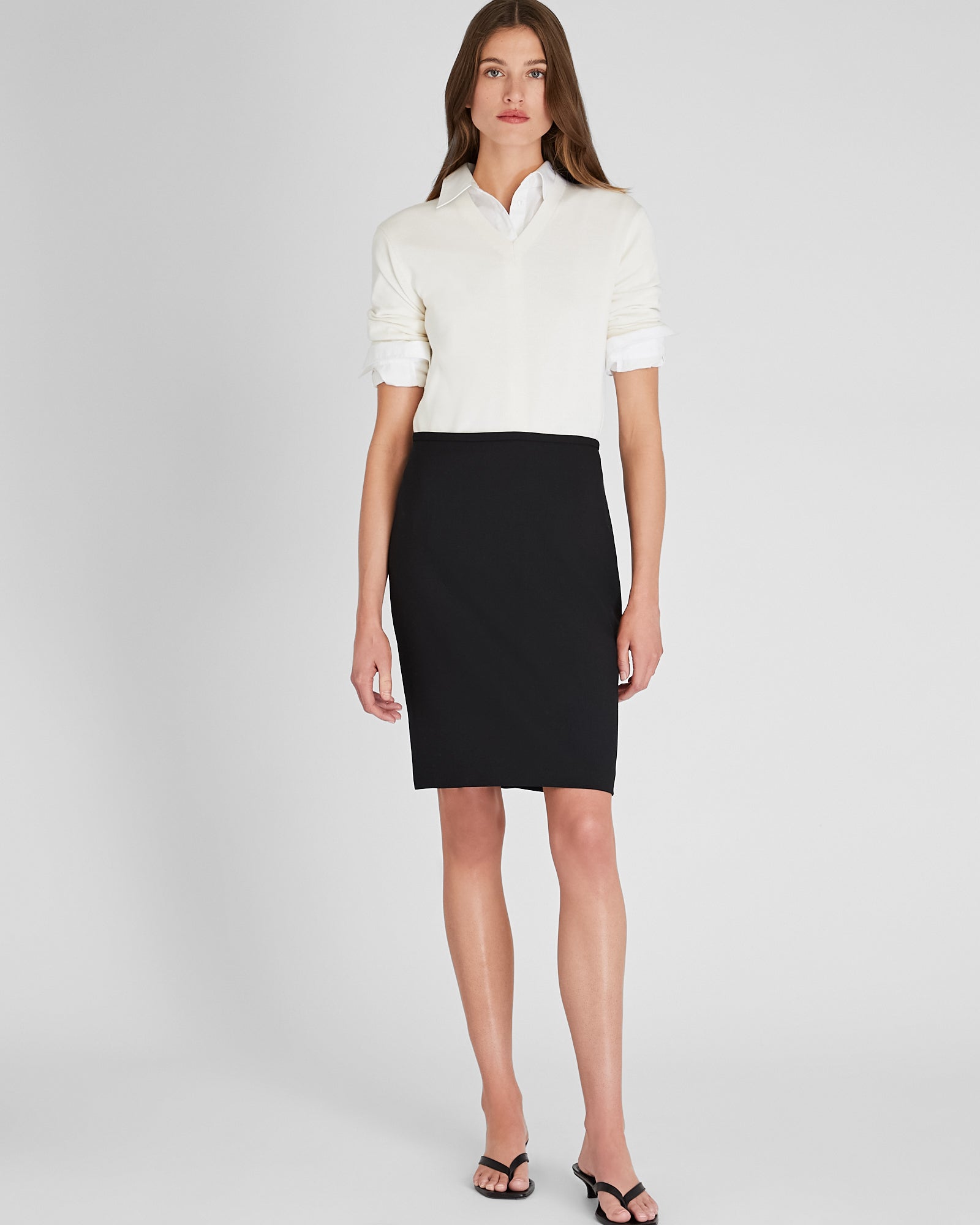 CLUB MONACO - Pull Slim Fit à col en V - Crème
